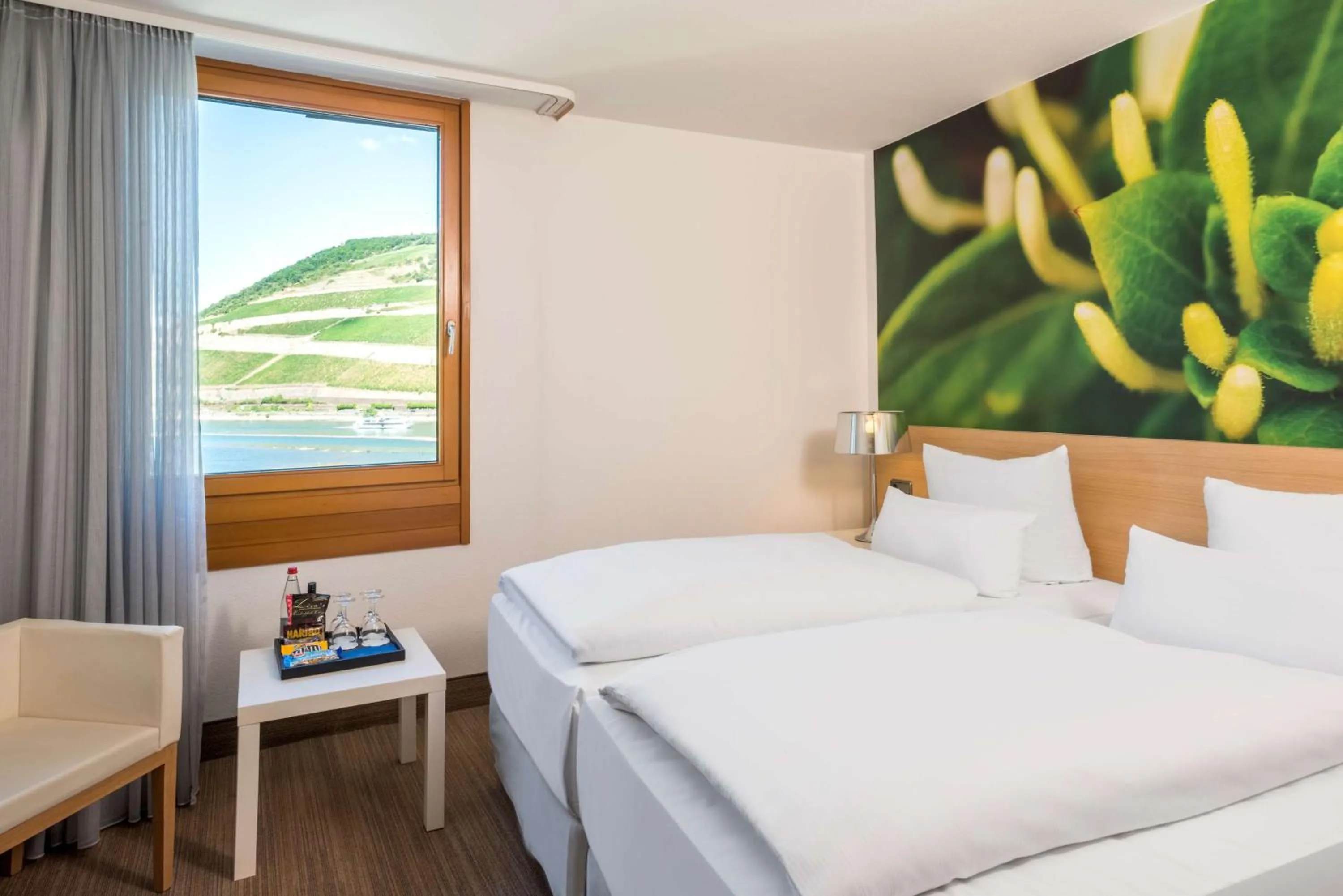 Bedroom, Bed in NH Bingen