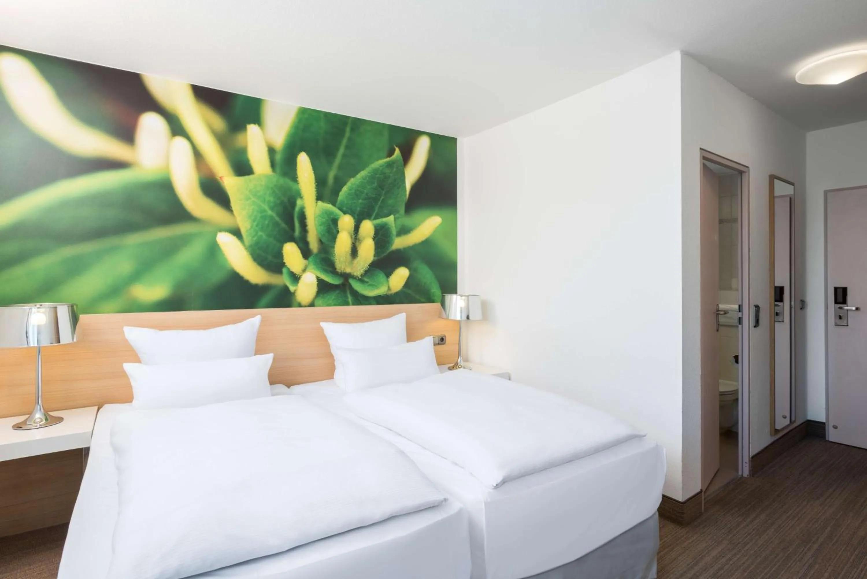 Bedroom, Bed in NH Bingen