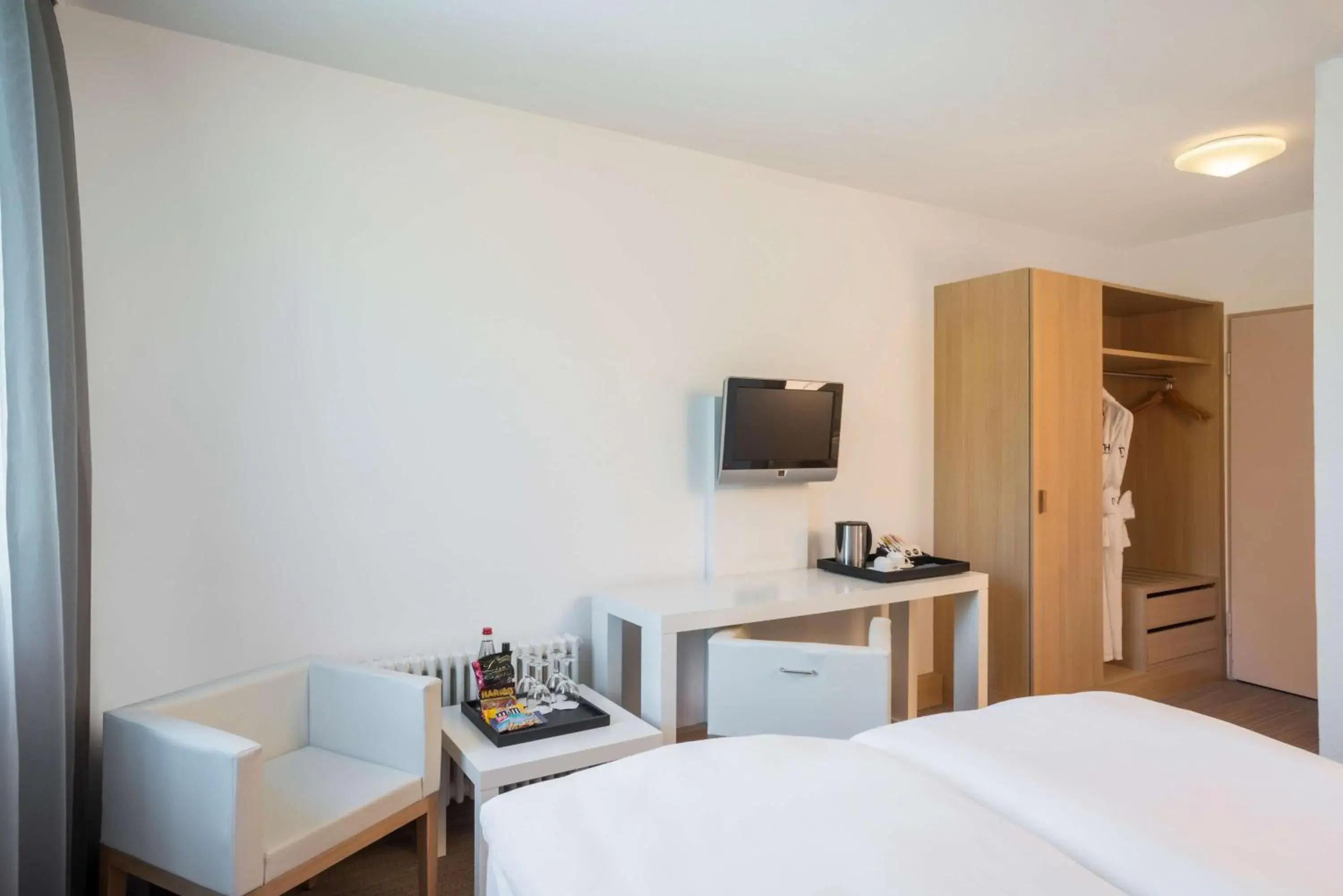 Photo of the whole room, Bed in NH Bingen Photo of the whole room, Bed in NH Bingen