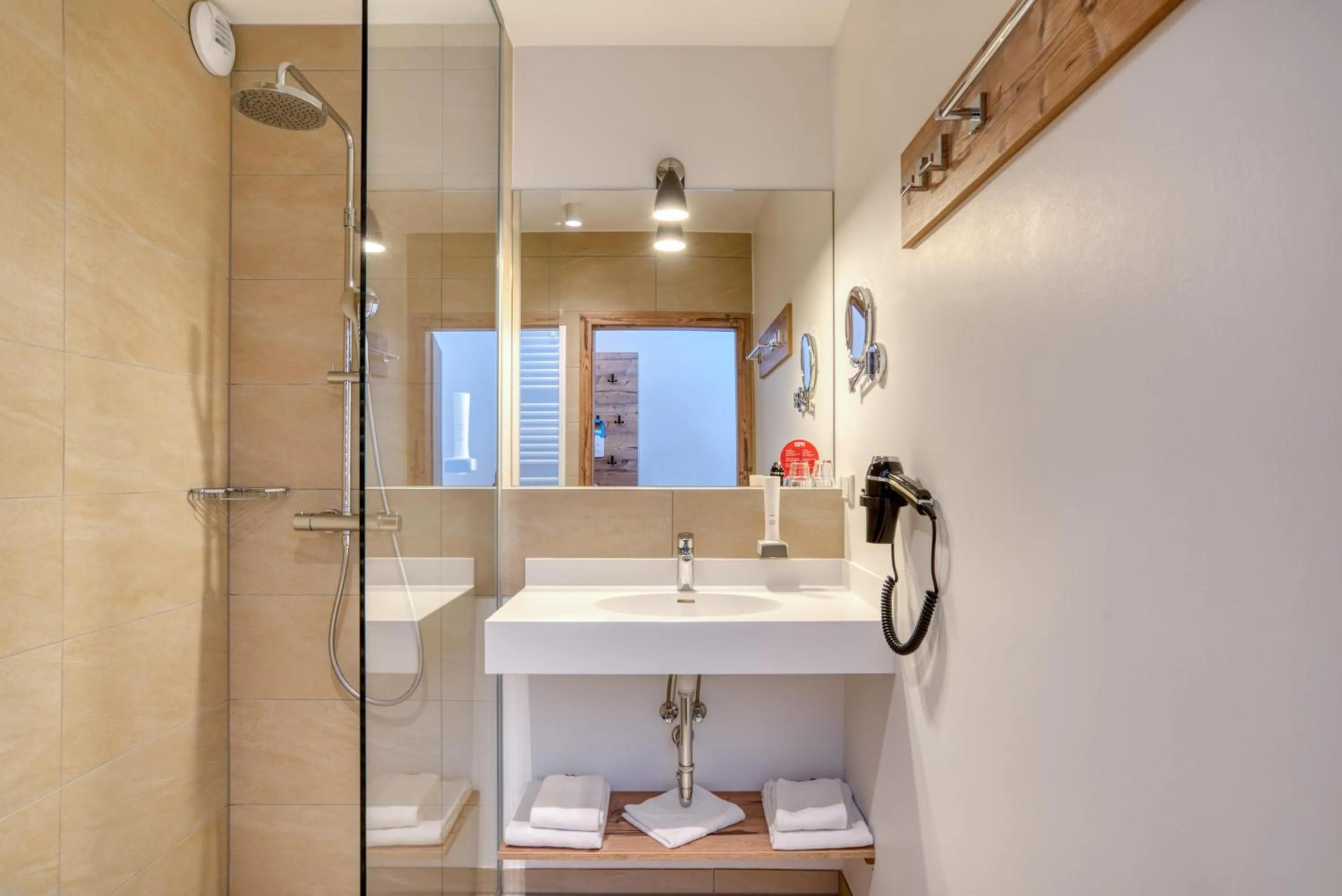 Shower in COOEE alpin Hotel Bad Kleinkirchheim