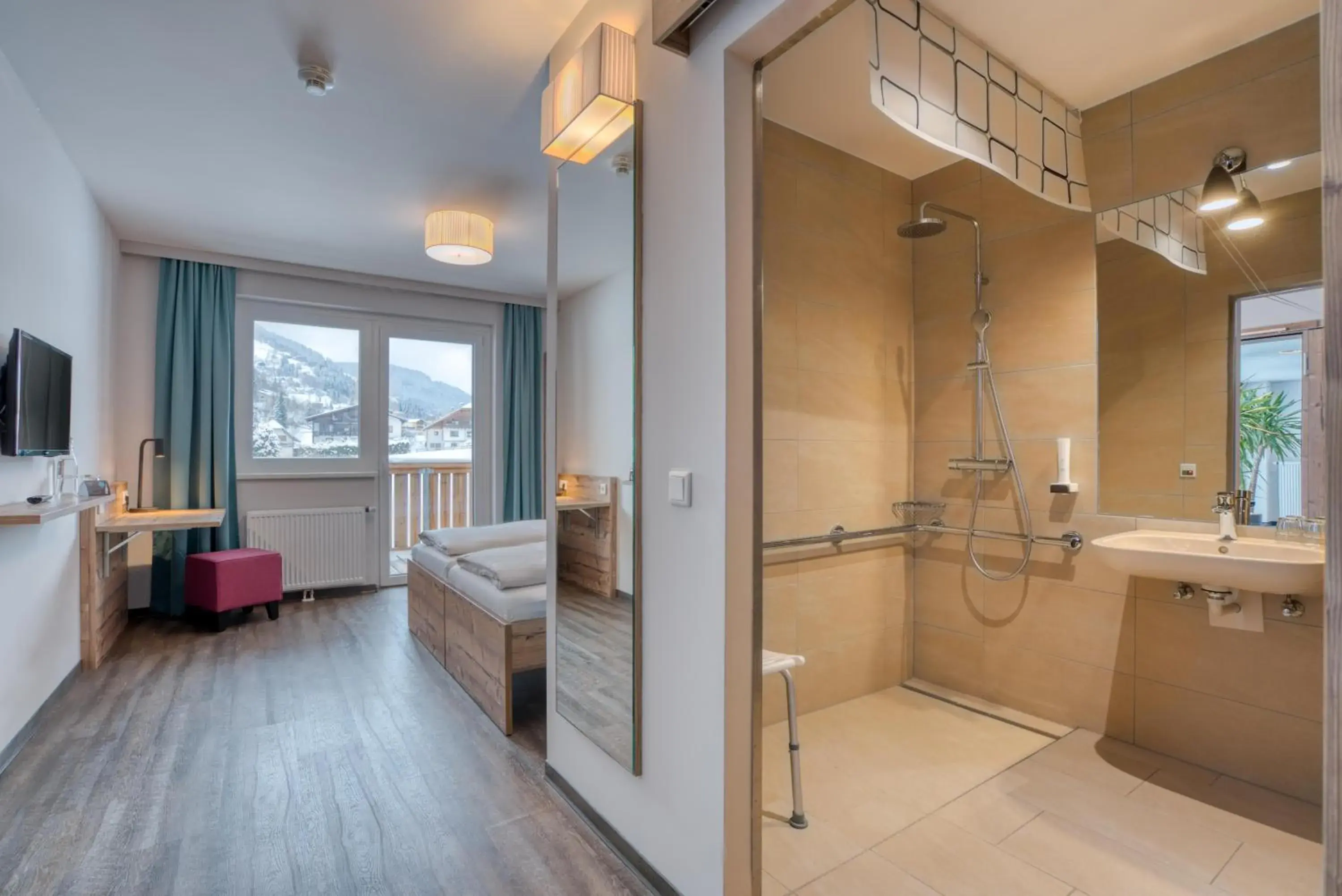 Double Room with Balcony - Disability Access in COOEE alpin Hotel Bad Kleinkirchheim Double Room with Balcony - Disability Access in COOEE alpin Hotel Bad Kleinkirchheim