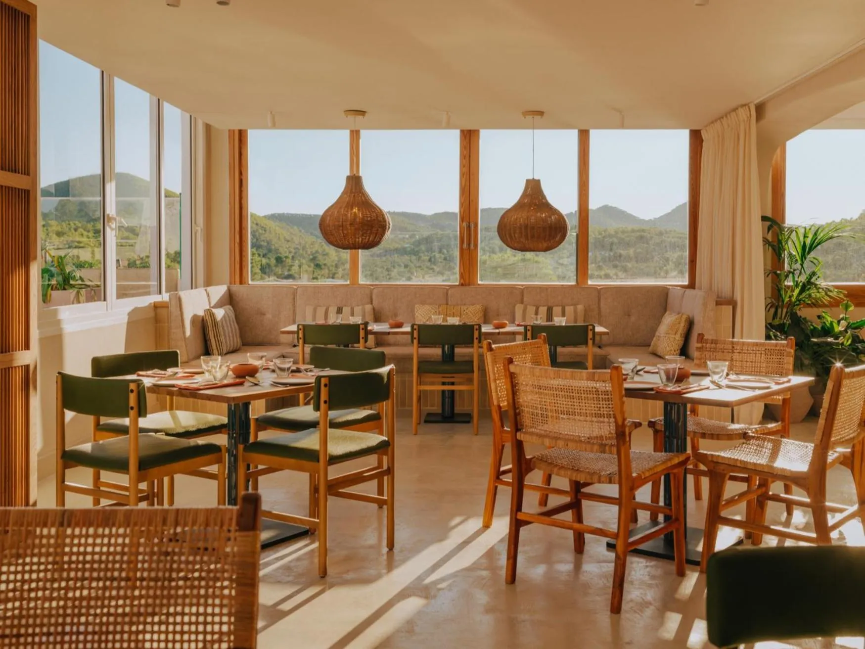 Restaurant/places to eat in Hyde Ibiza