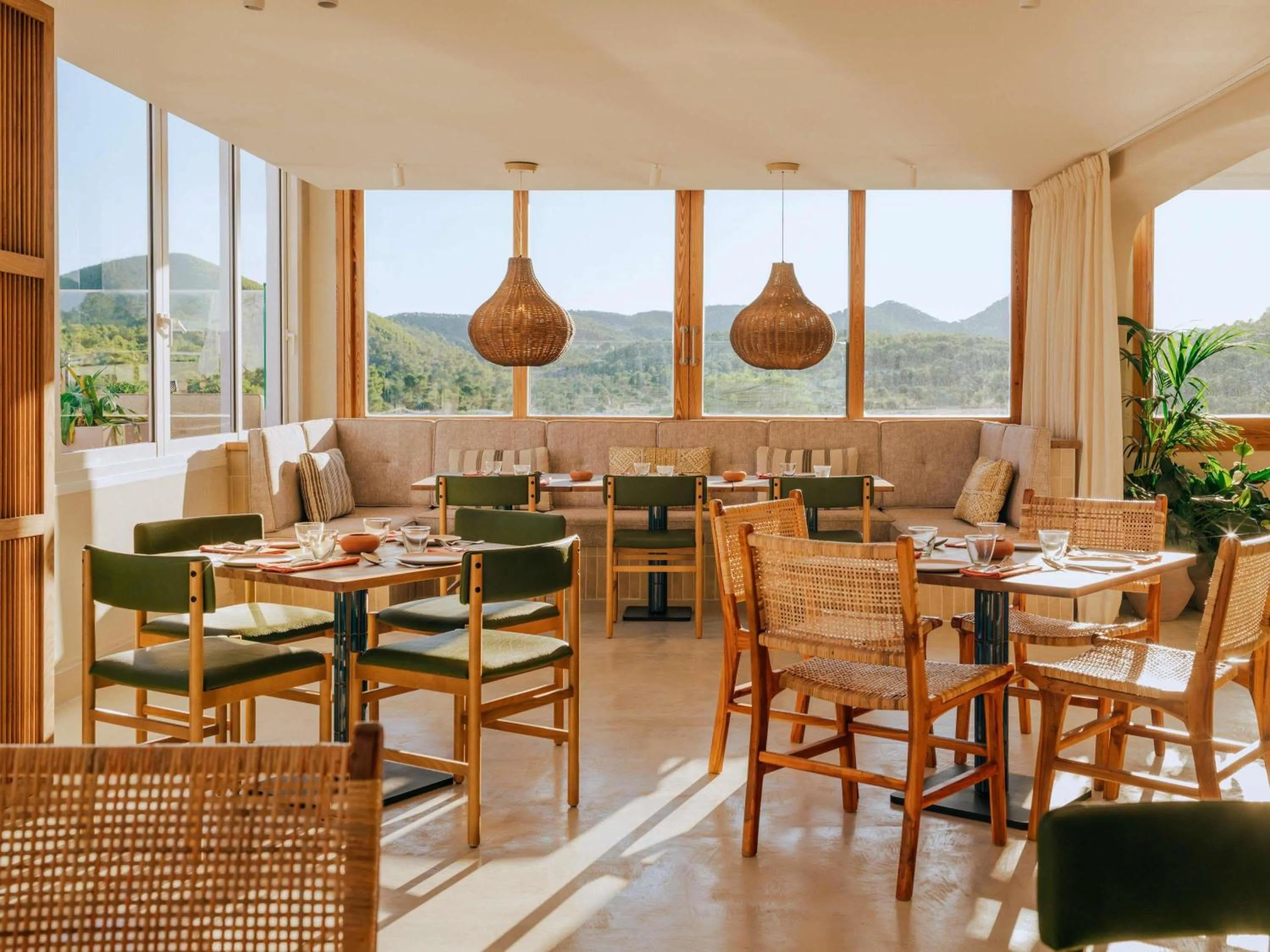 Restaurant/places to eat in Hyde Ibiza