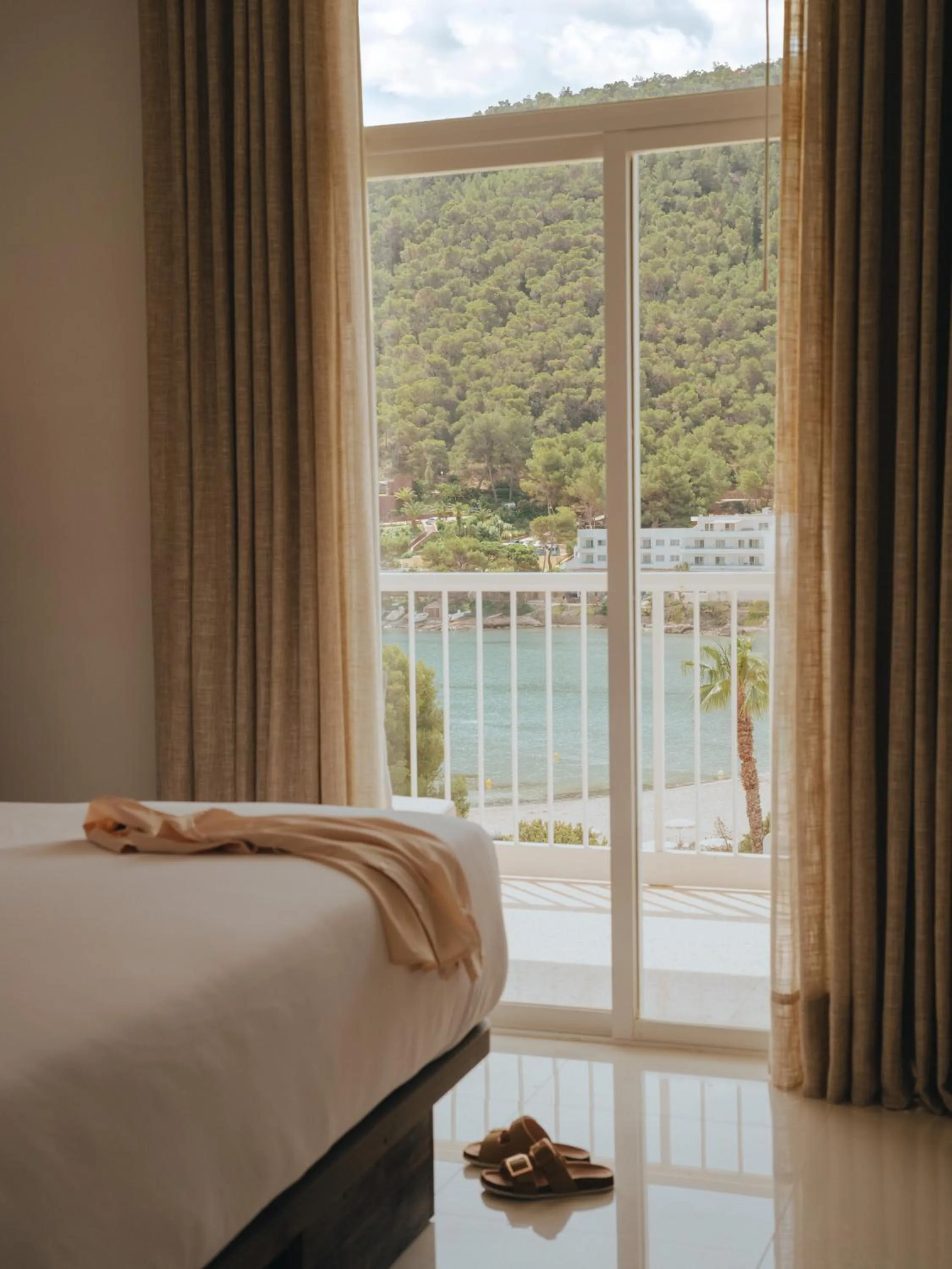 Sea view, Bed in Hyde Ibiza