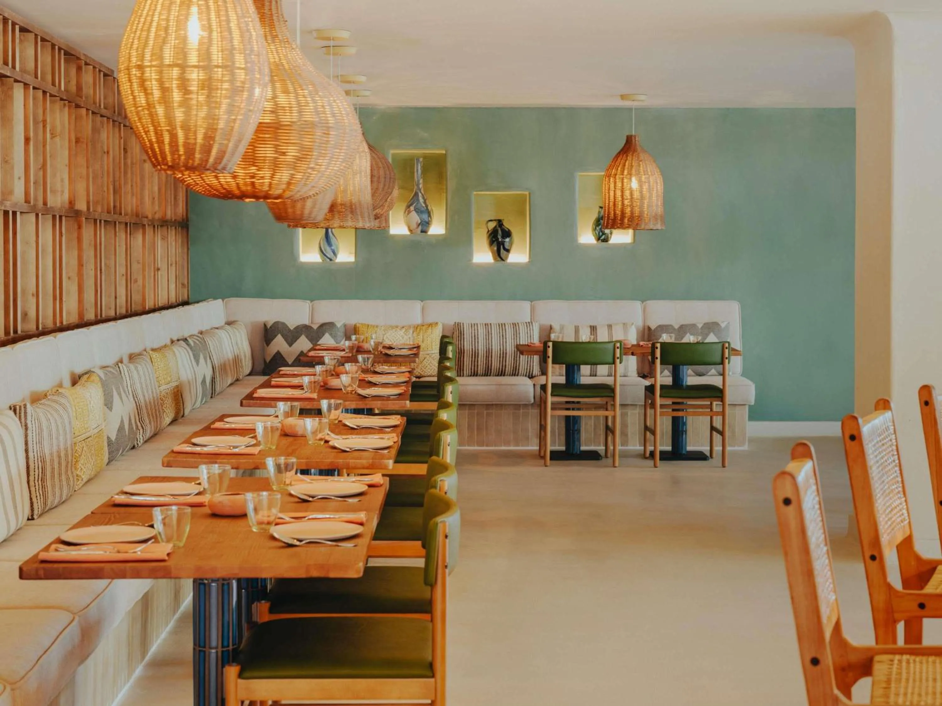 Restaurant/places to eat in Hyde Ibiza