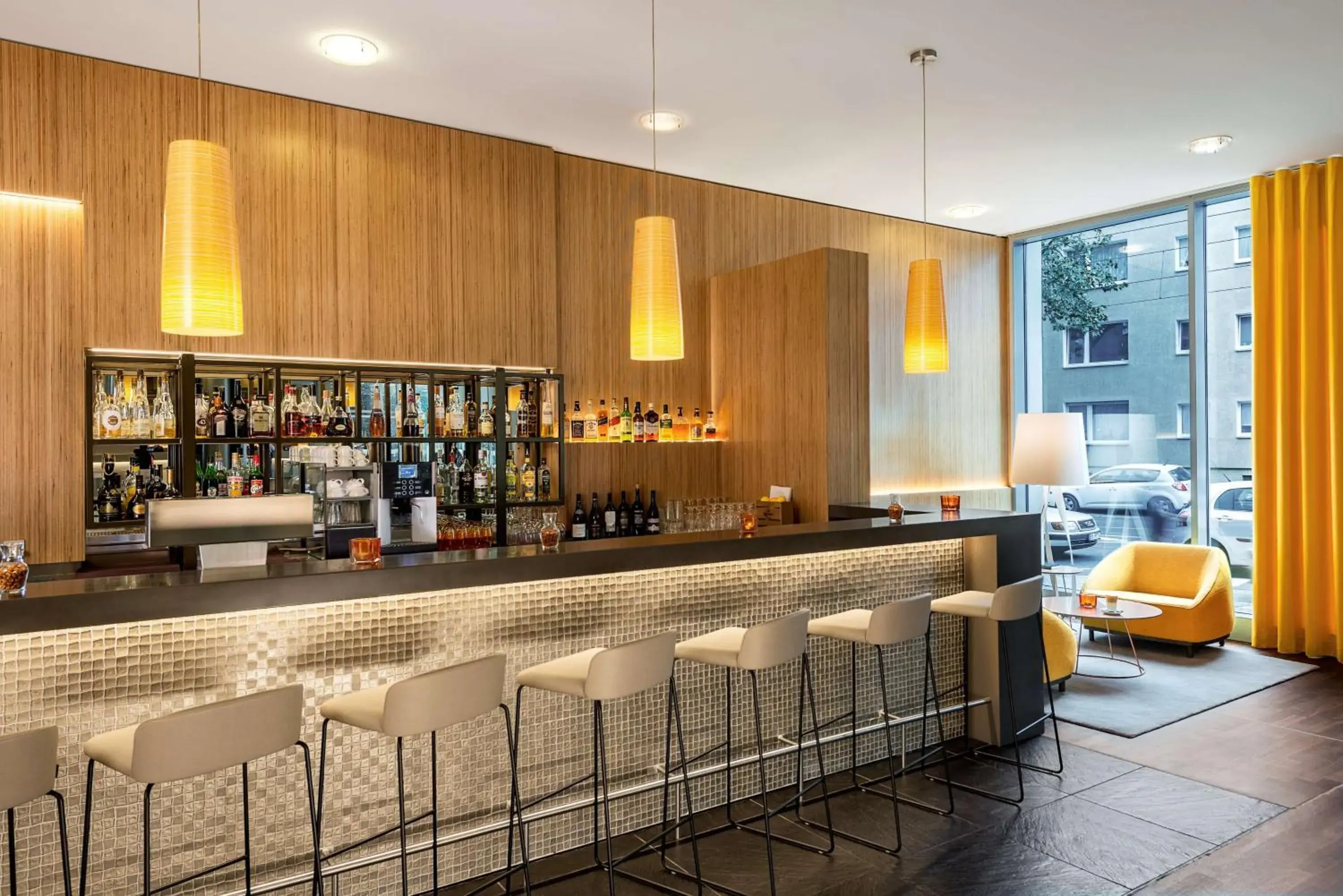 Lounge or bar in NH Düsseldorf City Nord Lounge or bar in NH Düsseldorf City Nord