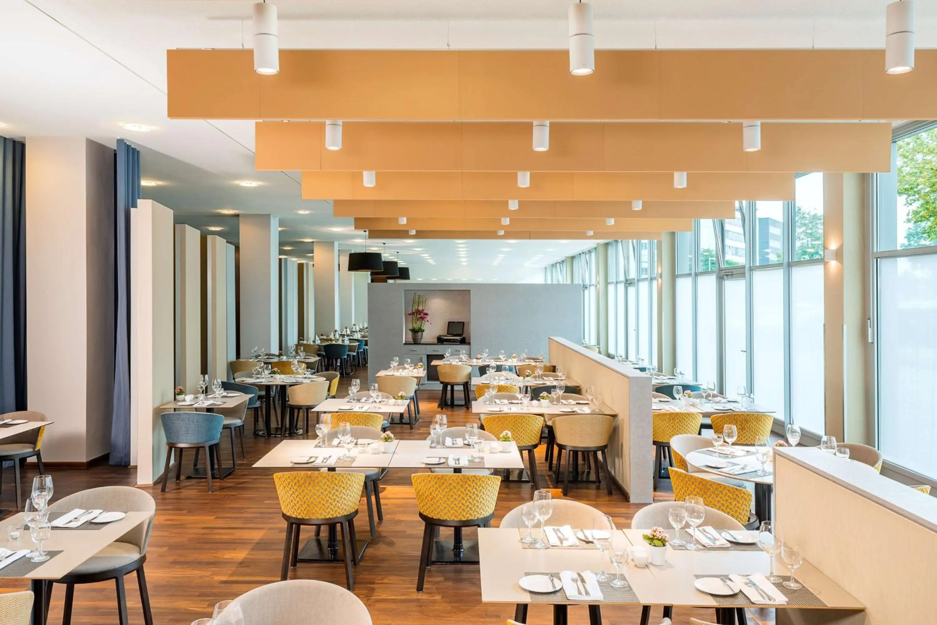 Restaurant/places to eat in NH Düsseldorf City Nord