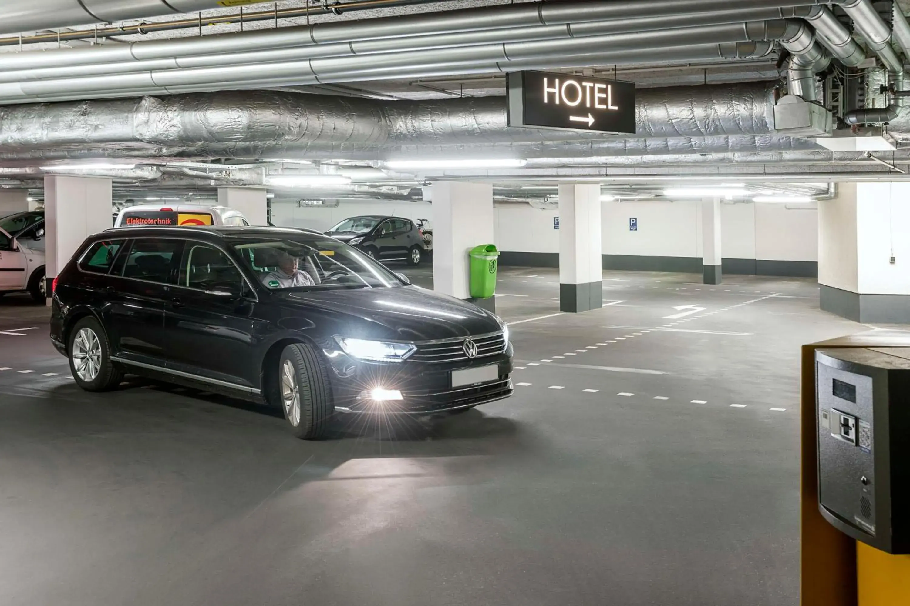 Property building in NH Düsseldorf City Nord Property building in NH Düsseldorf City Nord