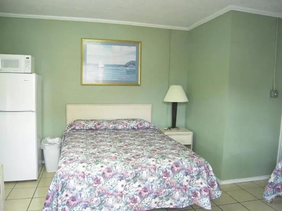 Photo of the whole room, Bed in Bayfront Cottages Photo of the whole room, Bed in Bayfront Cottages