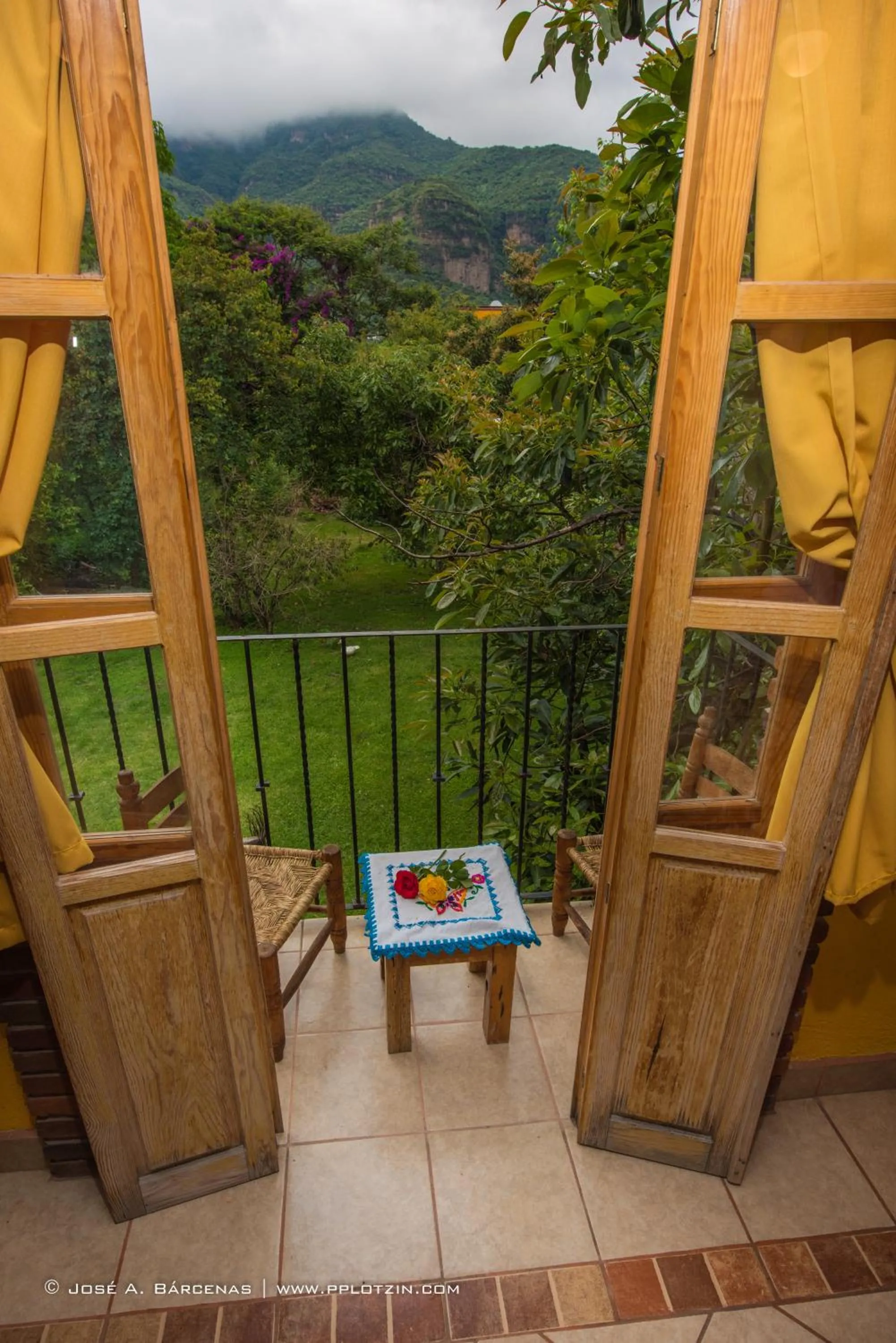 King Room with Mountain View in Hotel Casa Pomarrosa
