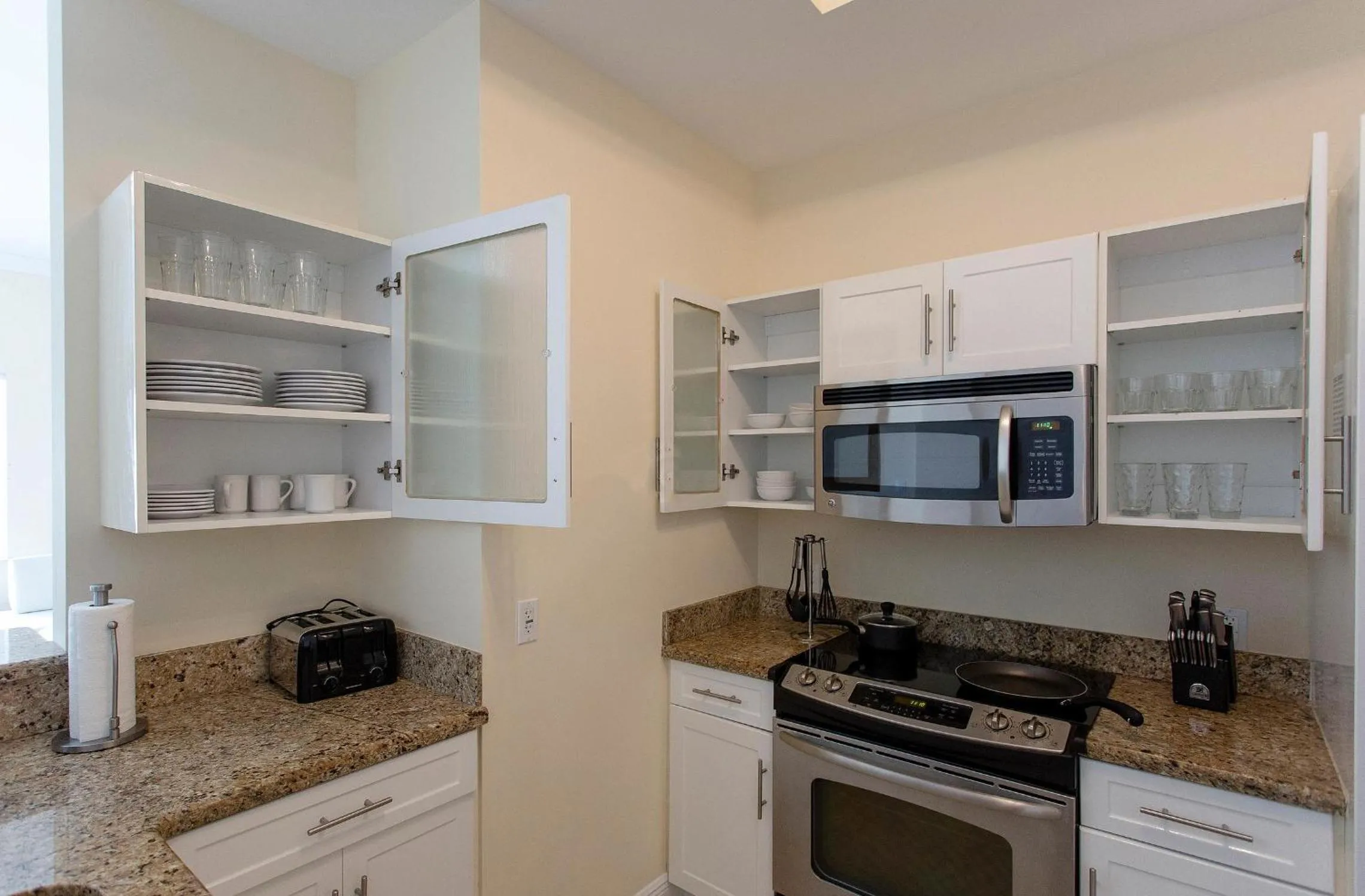 Coffee/tea facilities in Westover Arms Hotel