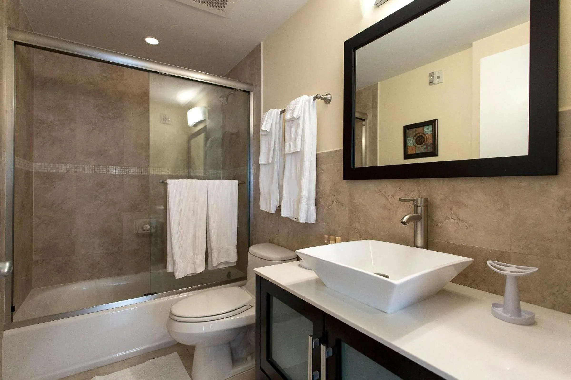 Bathroom in Westover Arms Hotel