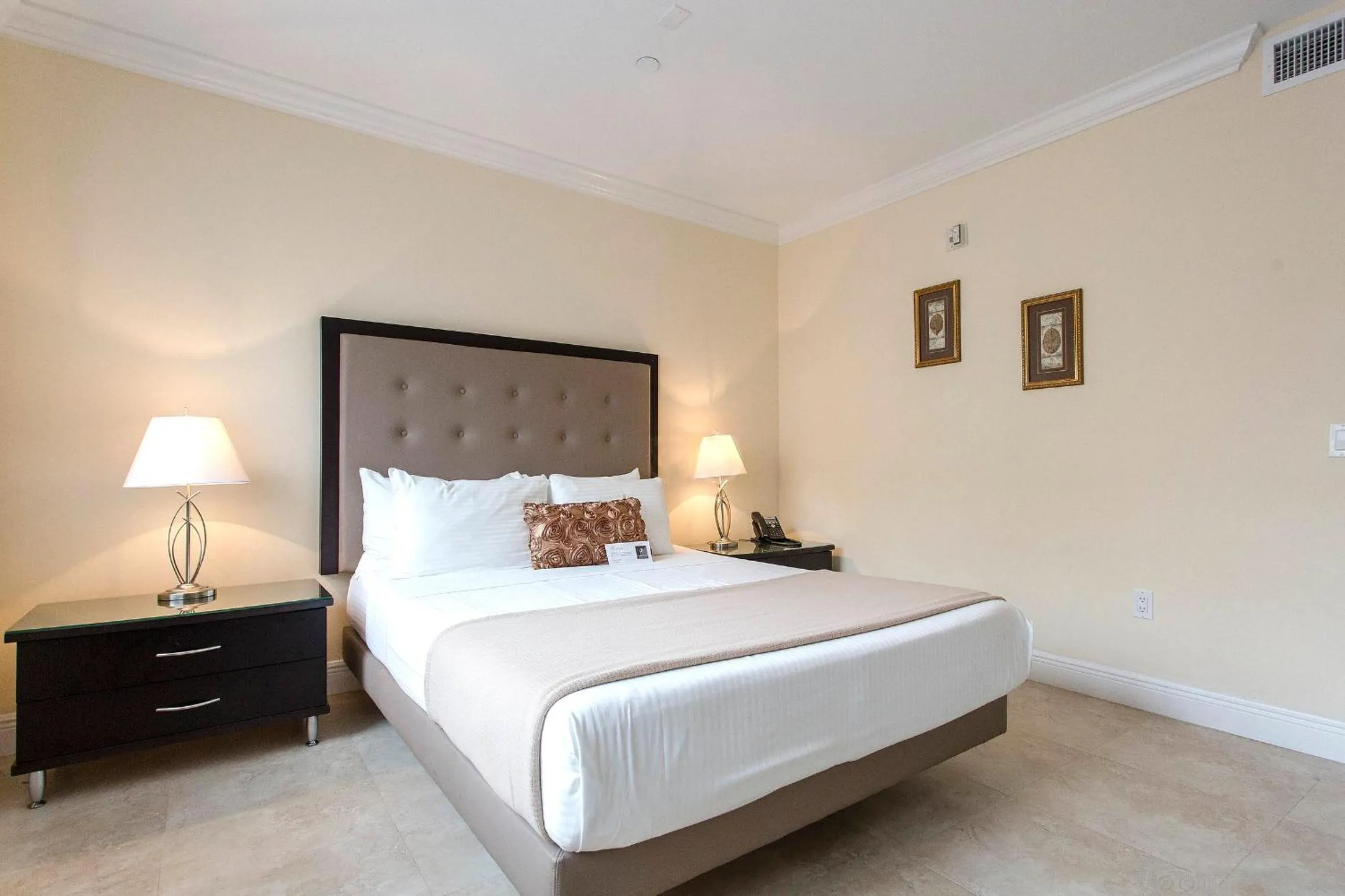 Bed in Westover Arms Hotel