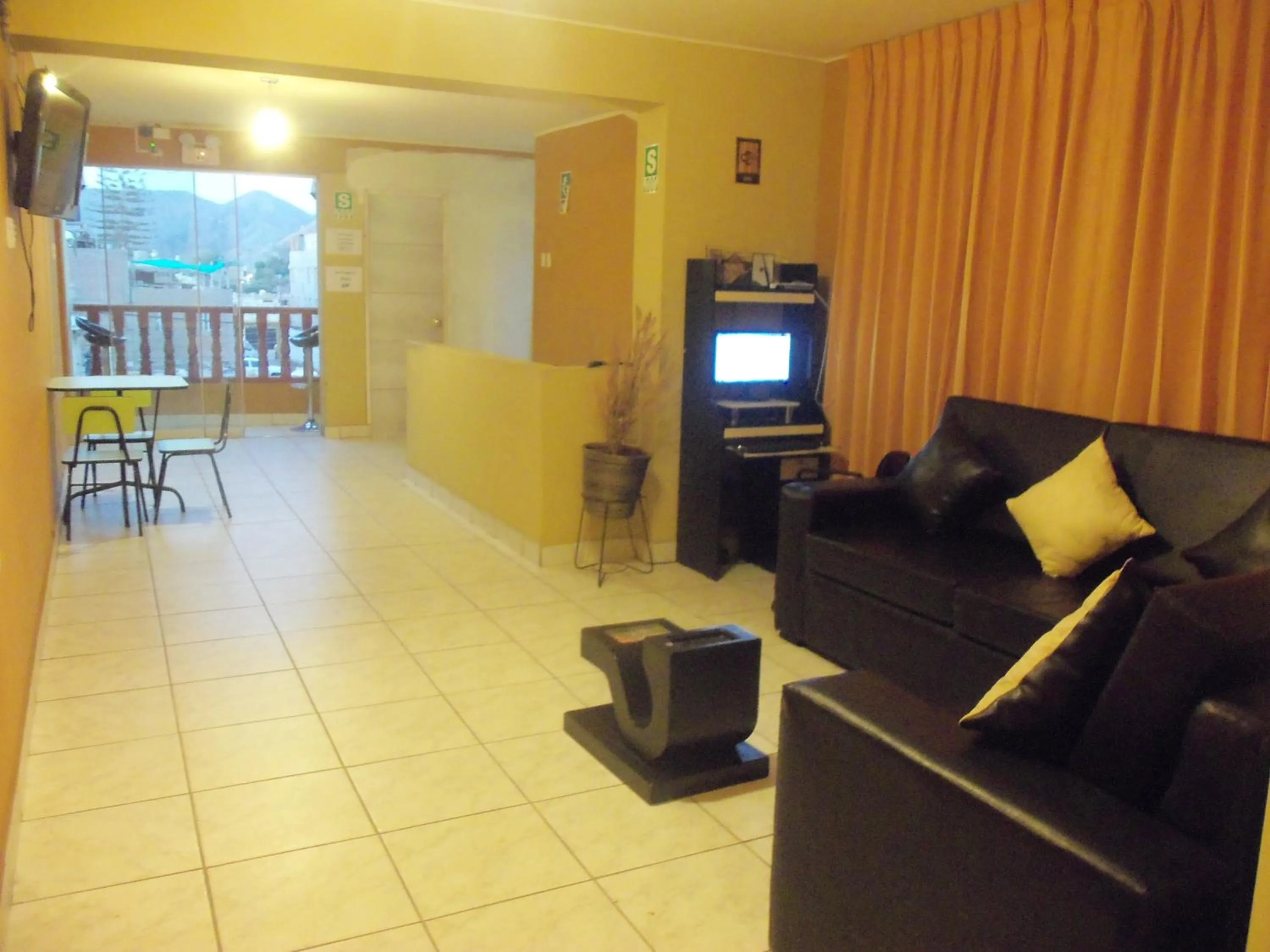 Living room in Hostal Boulevard