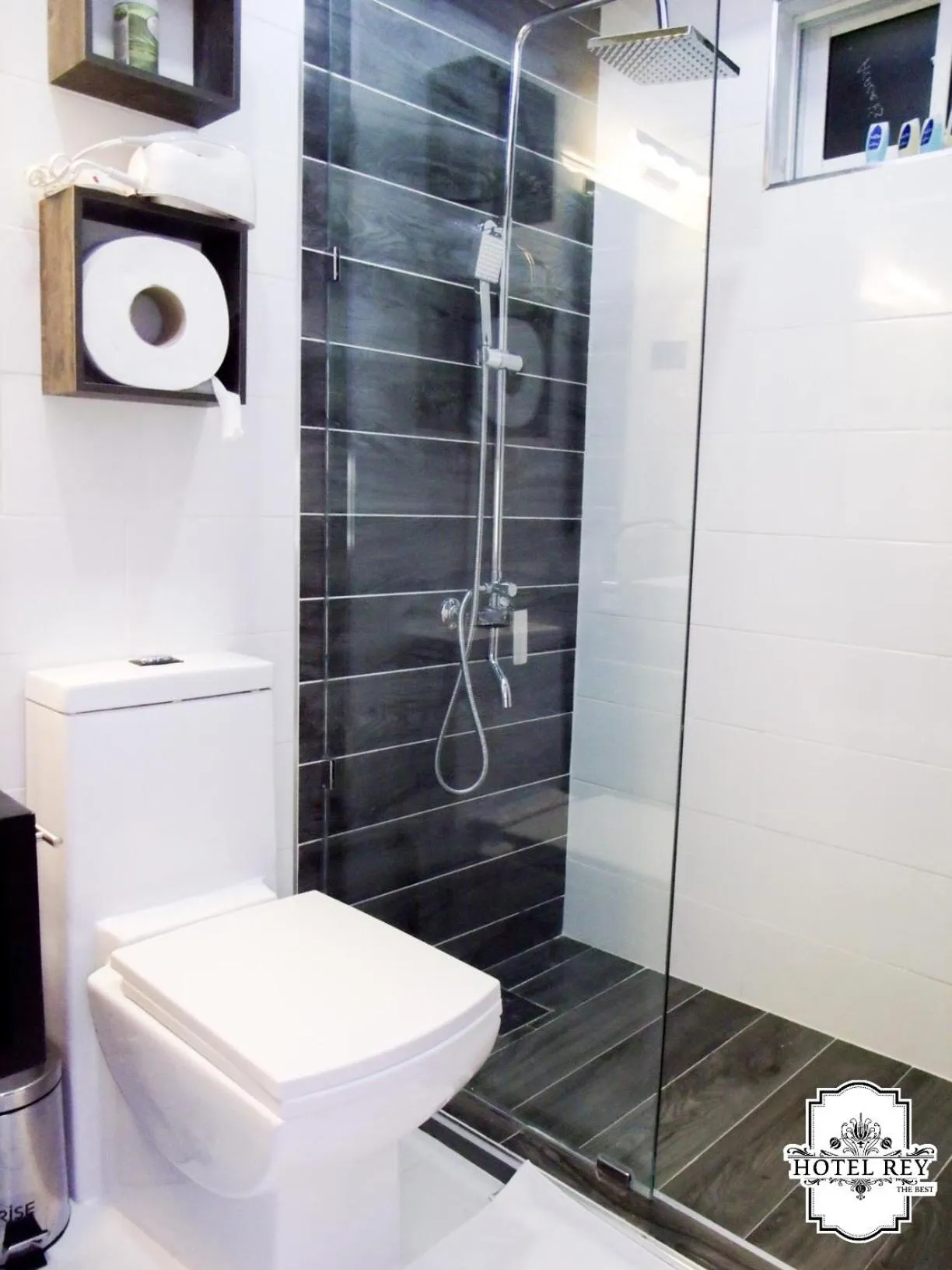 Bathroom in Hotel Rey