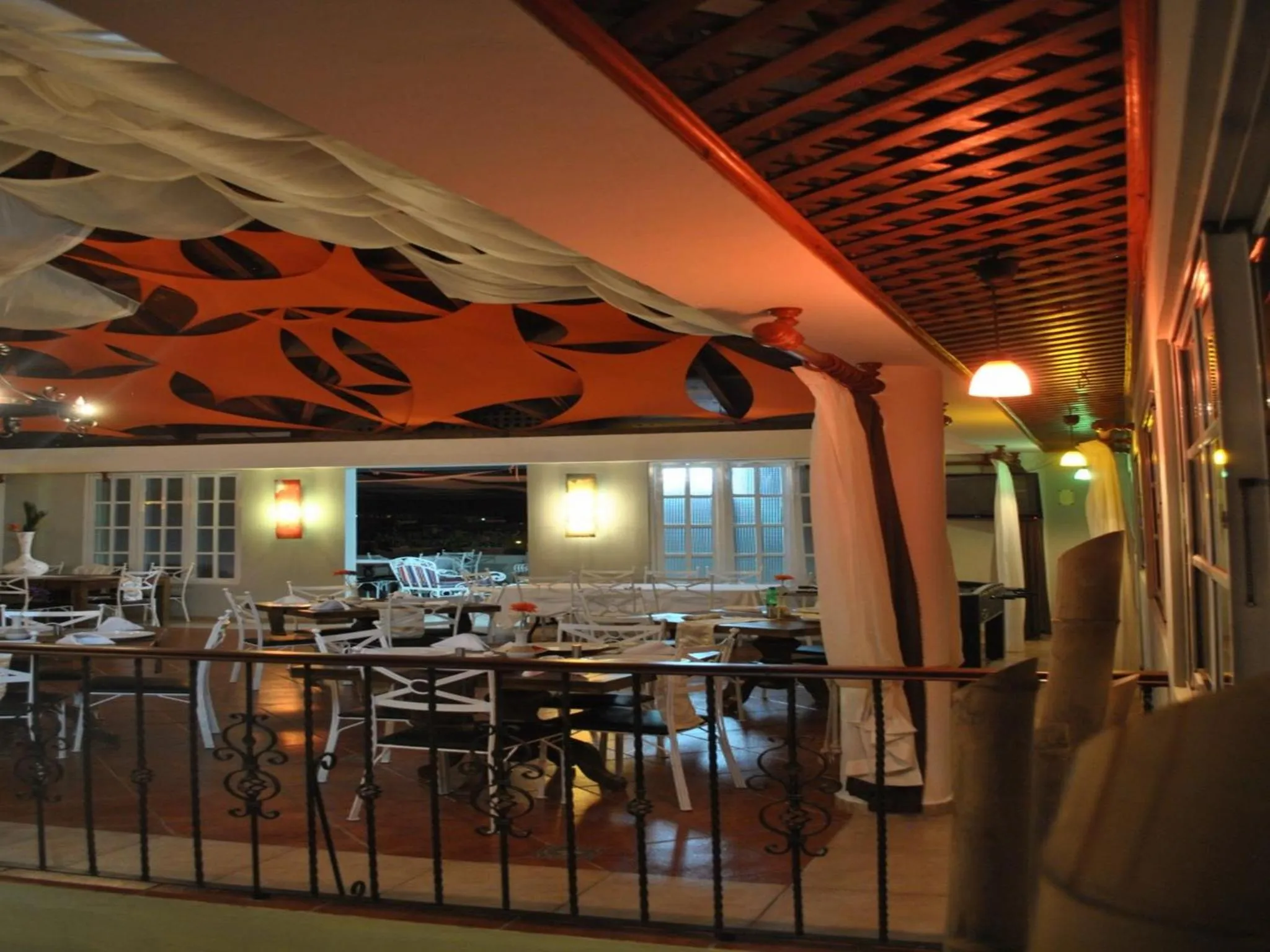 Restaurant/places to eat in Hotel Rey