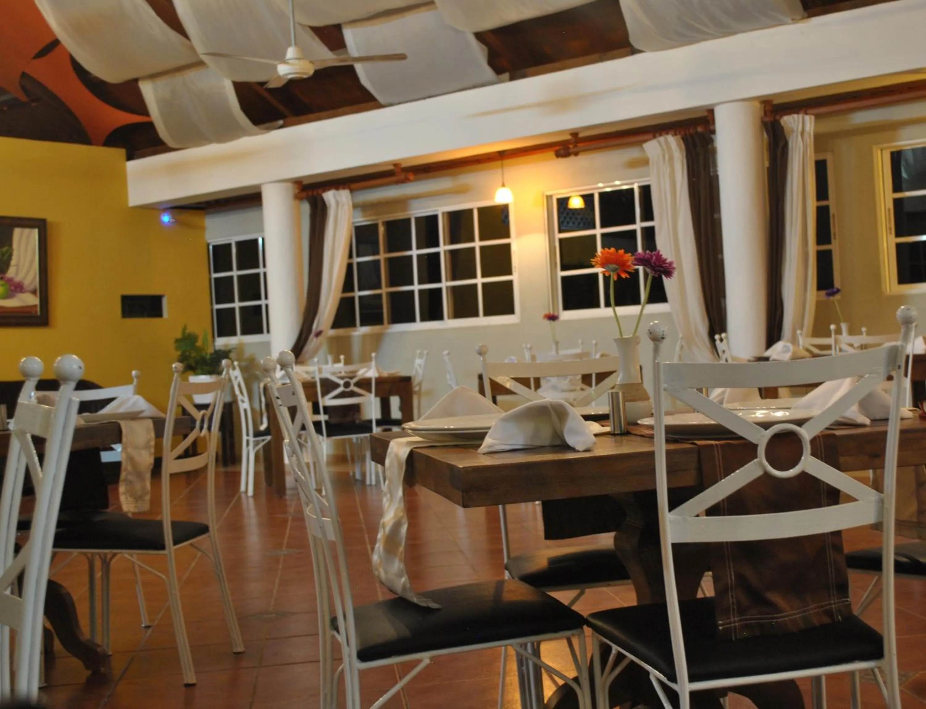 Restaurant/places to eat in Hotel Rey