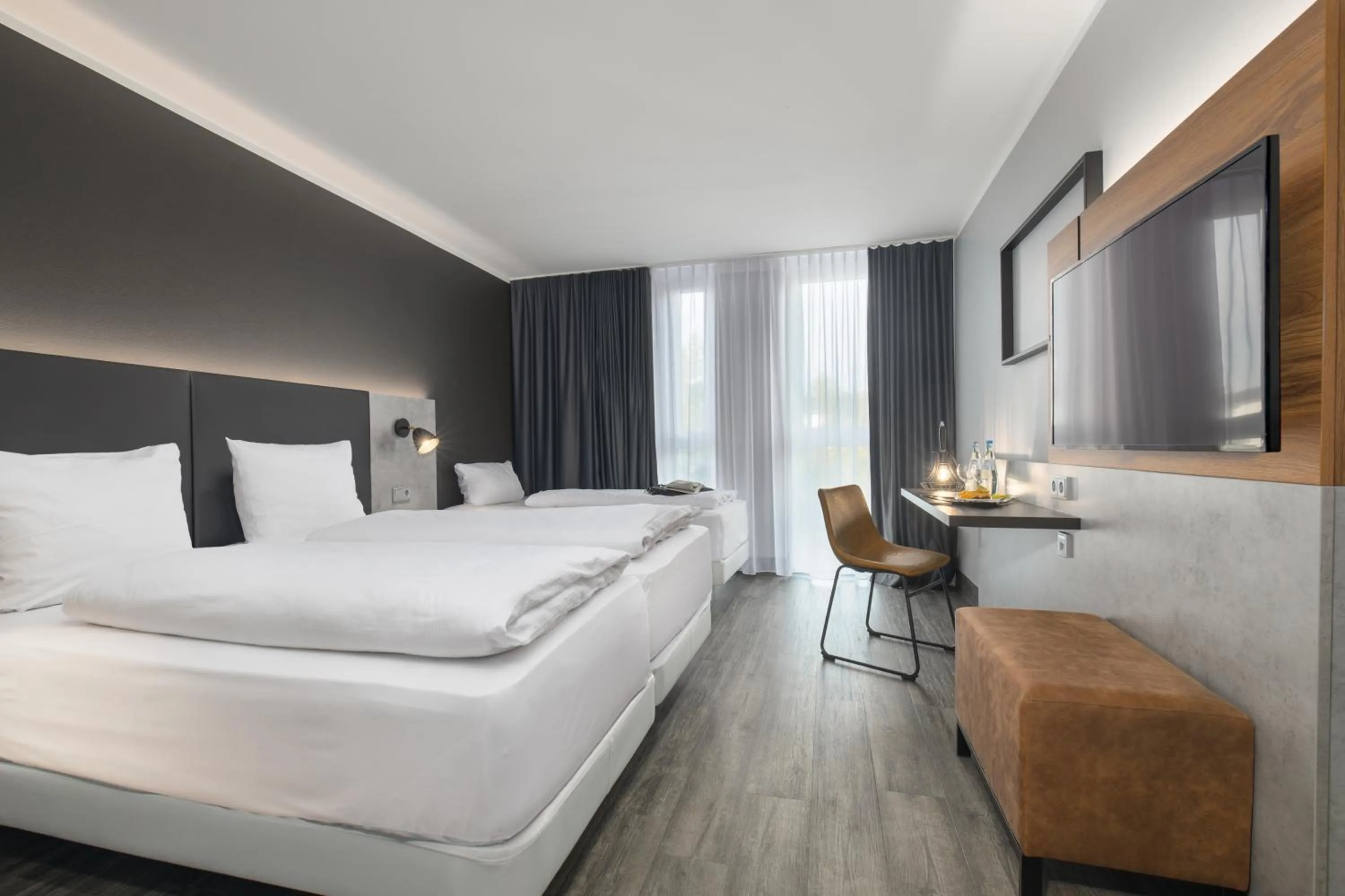 Photo of the whole room, Bed in SCOTTY & PAUL Hotel Deggendorf