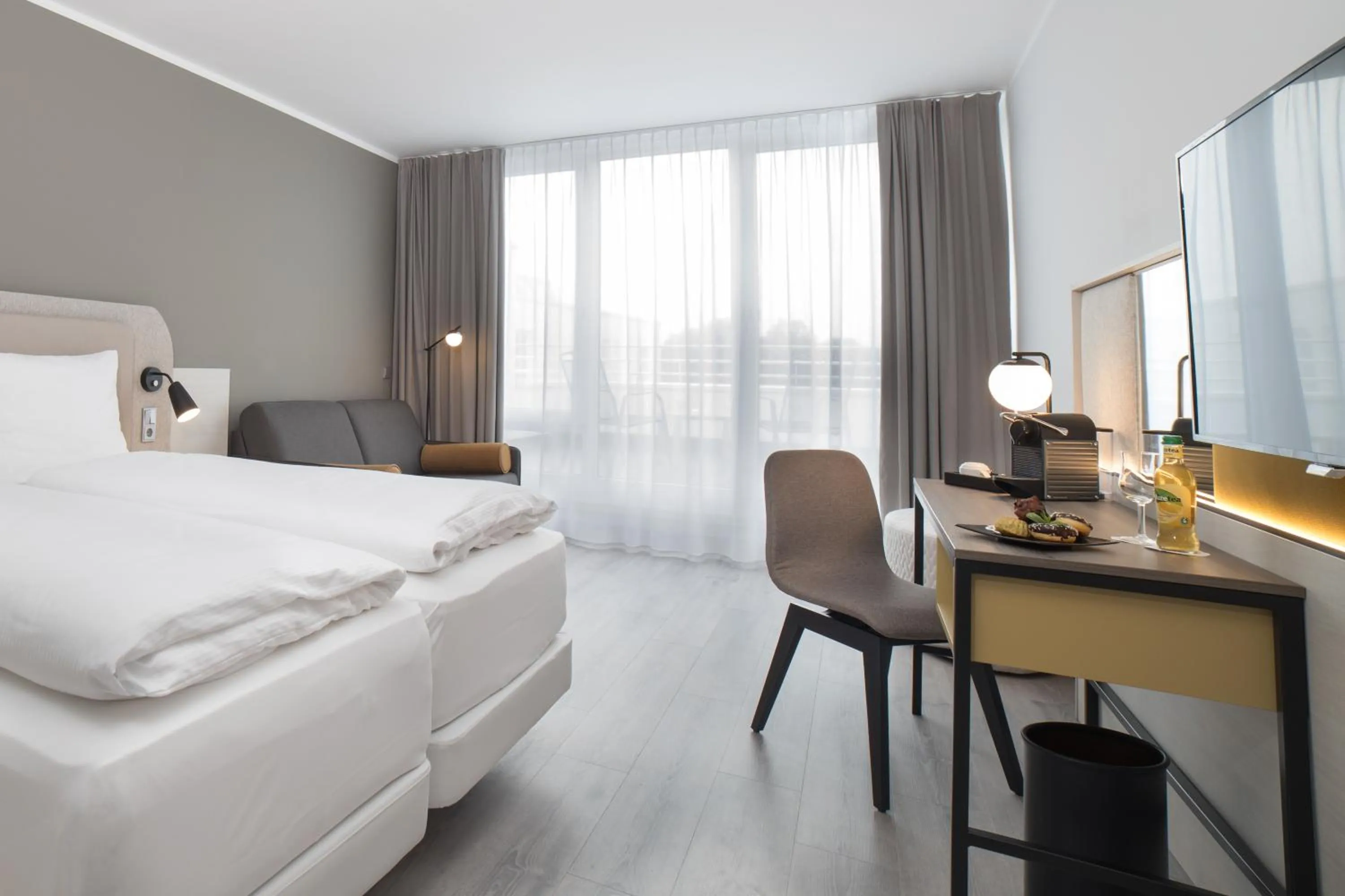 Photo of the whole room, Bed in SCOTTY & PAUL Hotel Deggendorf