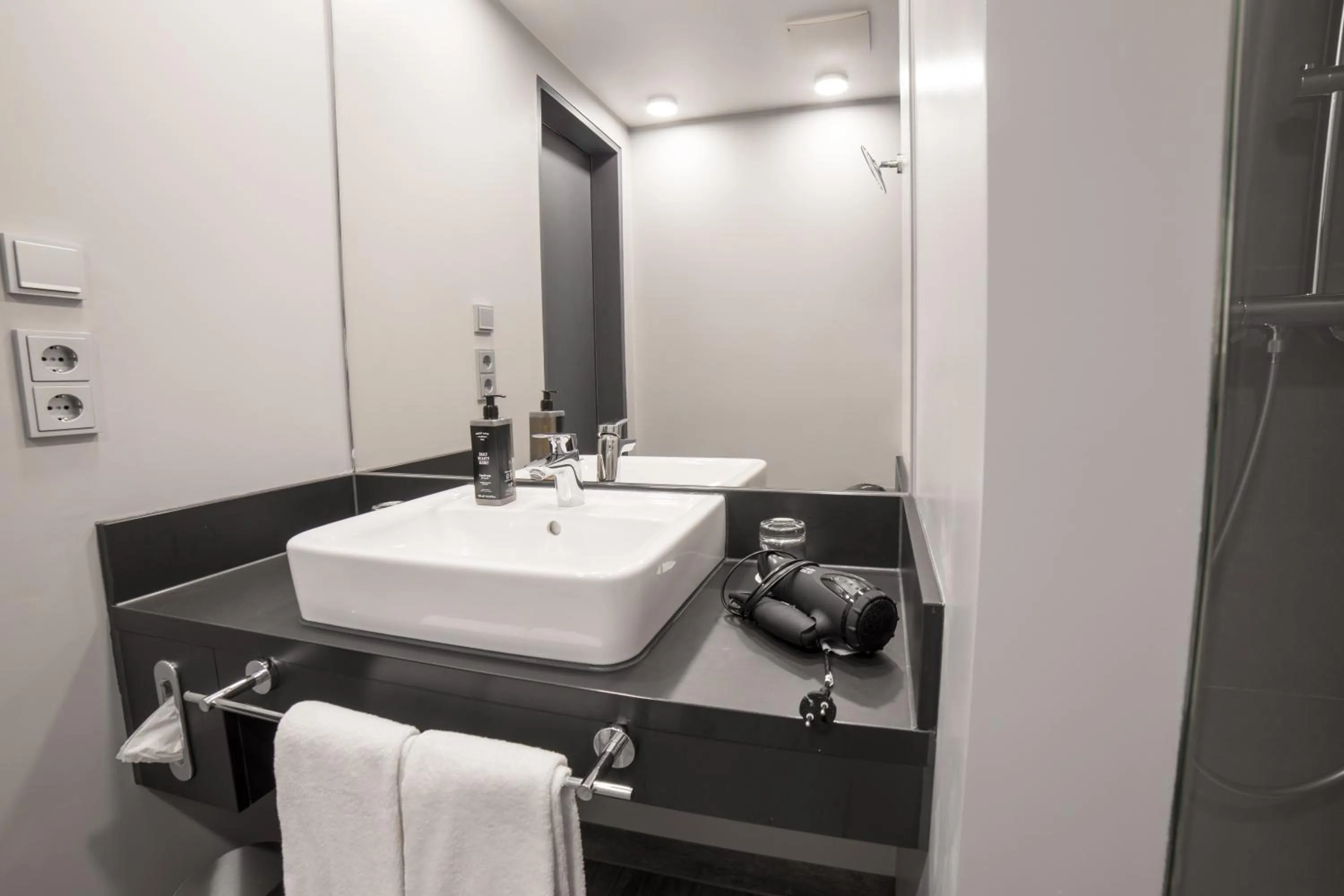 Bathroom in SCOTTY & PAUL Hotel Deggendorf