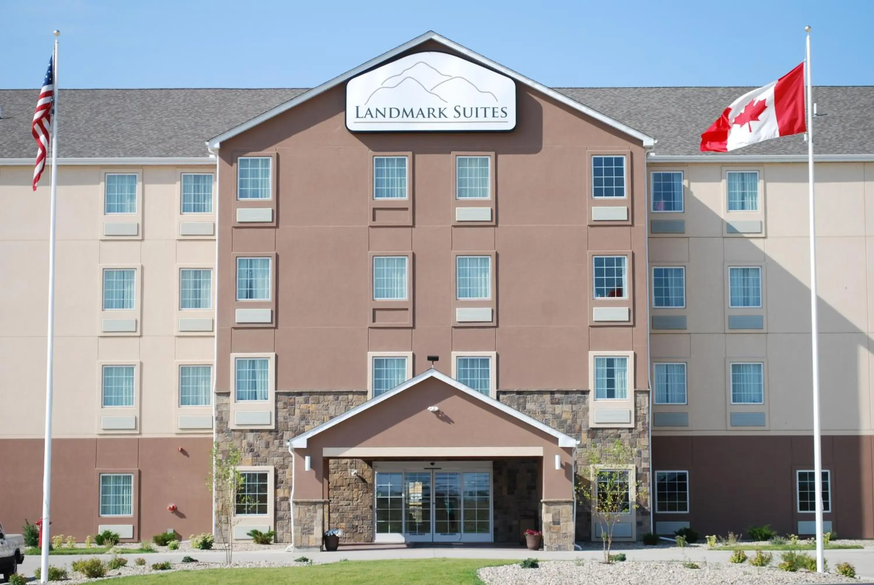 Property building in Landmark Suites - Williston Property building in Landmark Suites - Williston