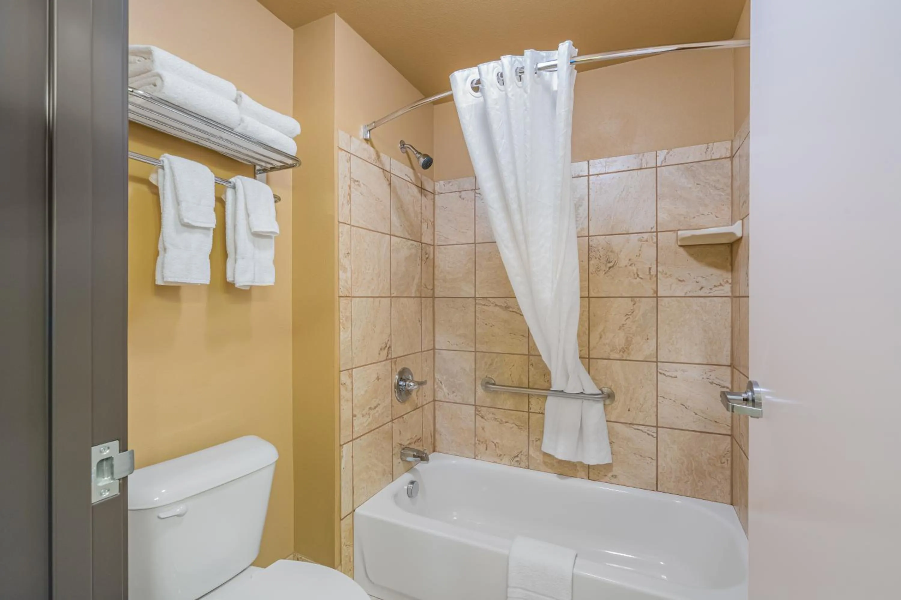Shower in Landmark Suites - Williston