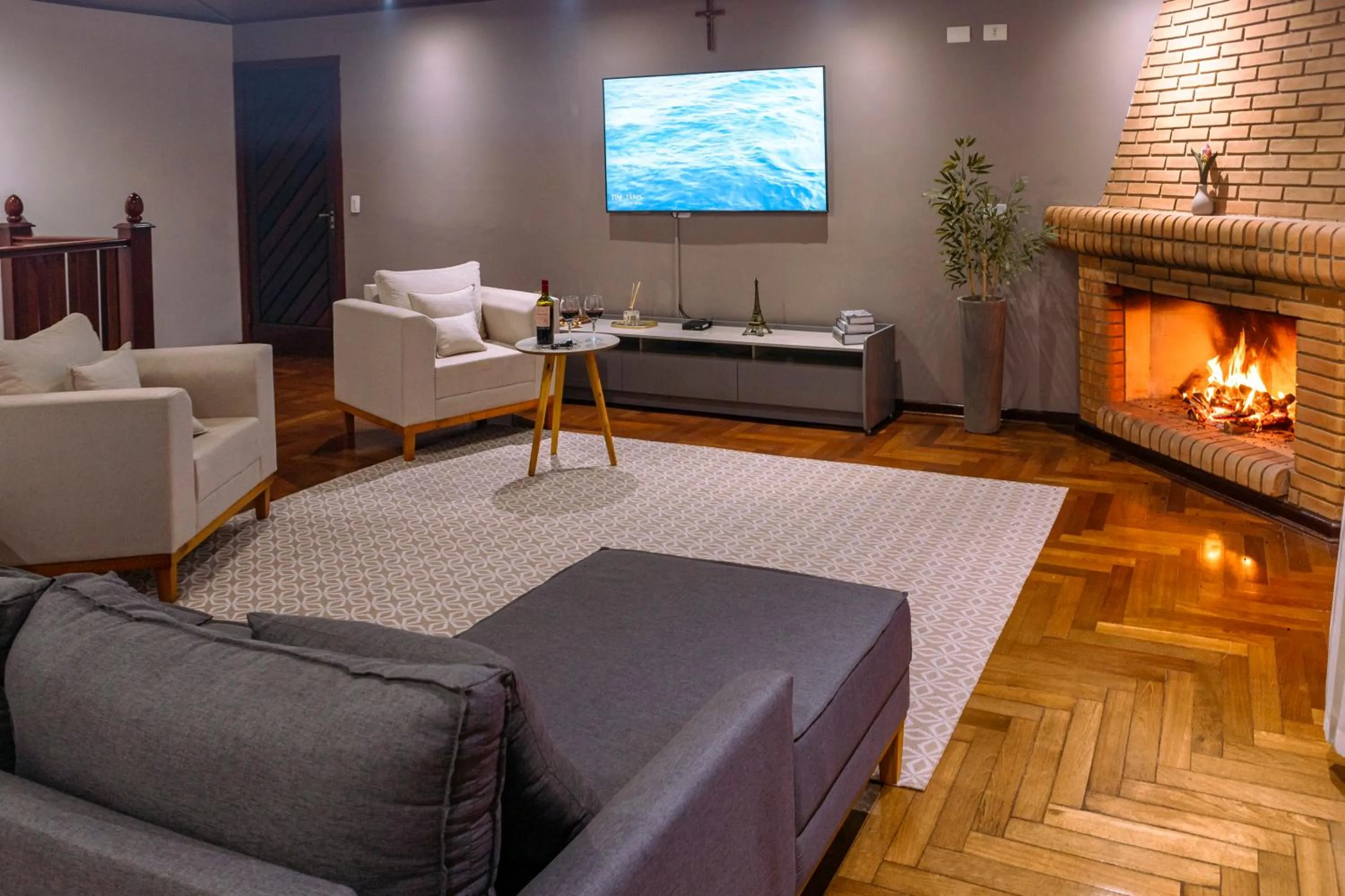 Communal lounge/ TV room in Pousada Portal da Serra