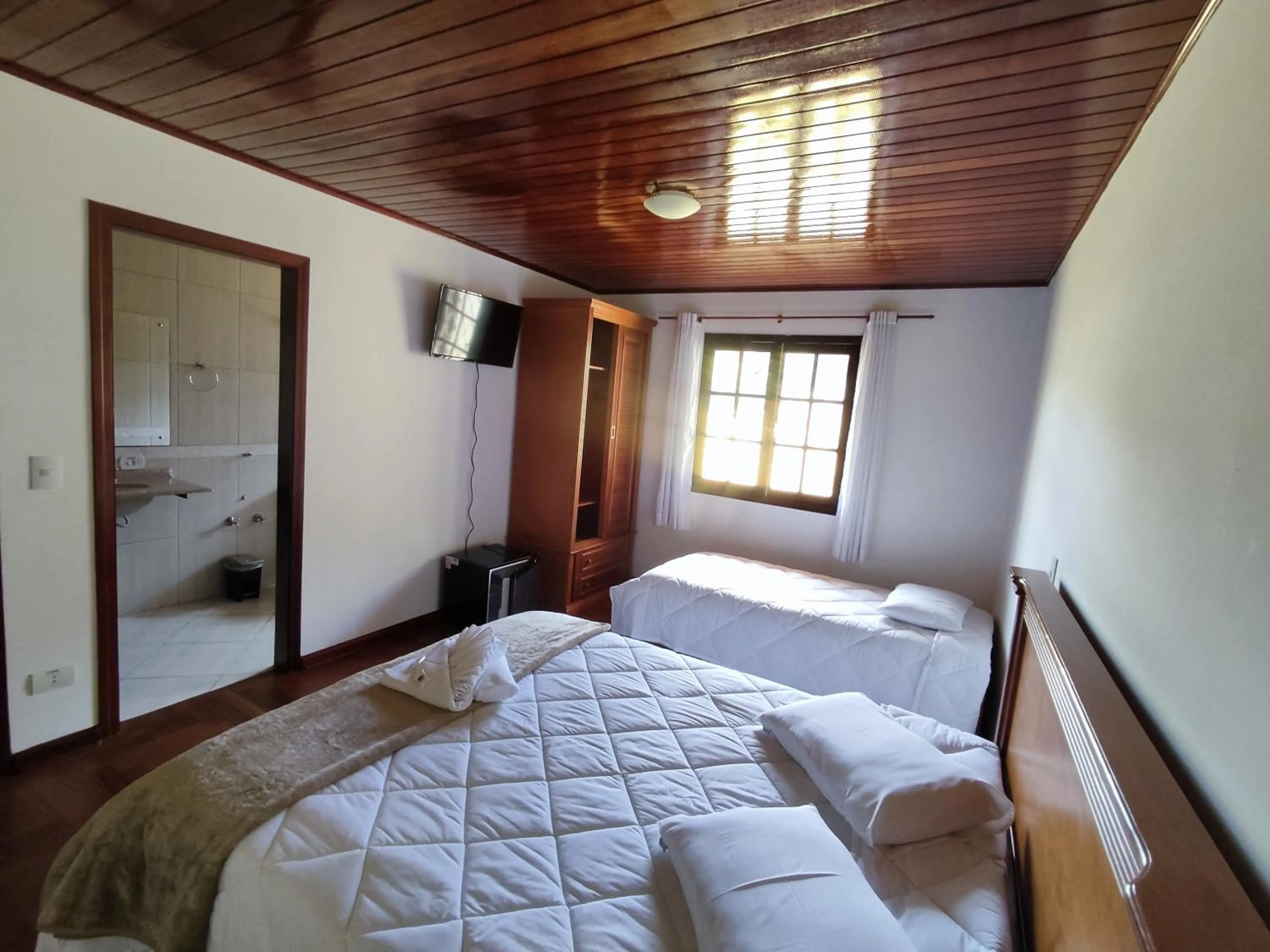 Photo of the whole room, Bed in Pousada Portal da Serra