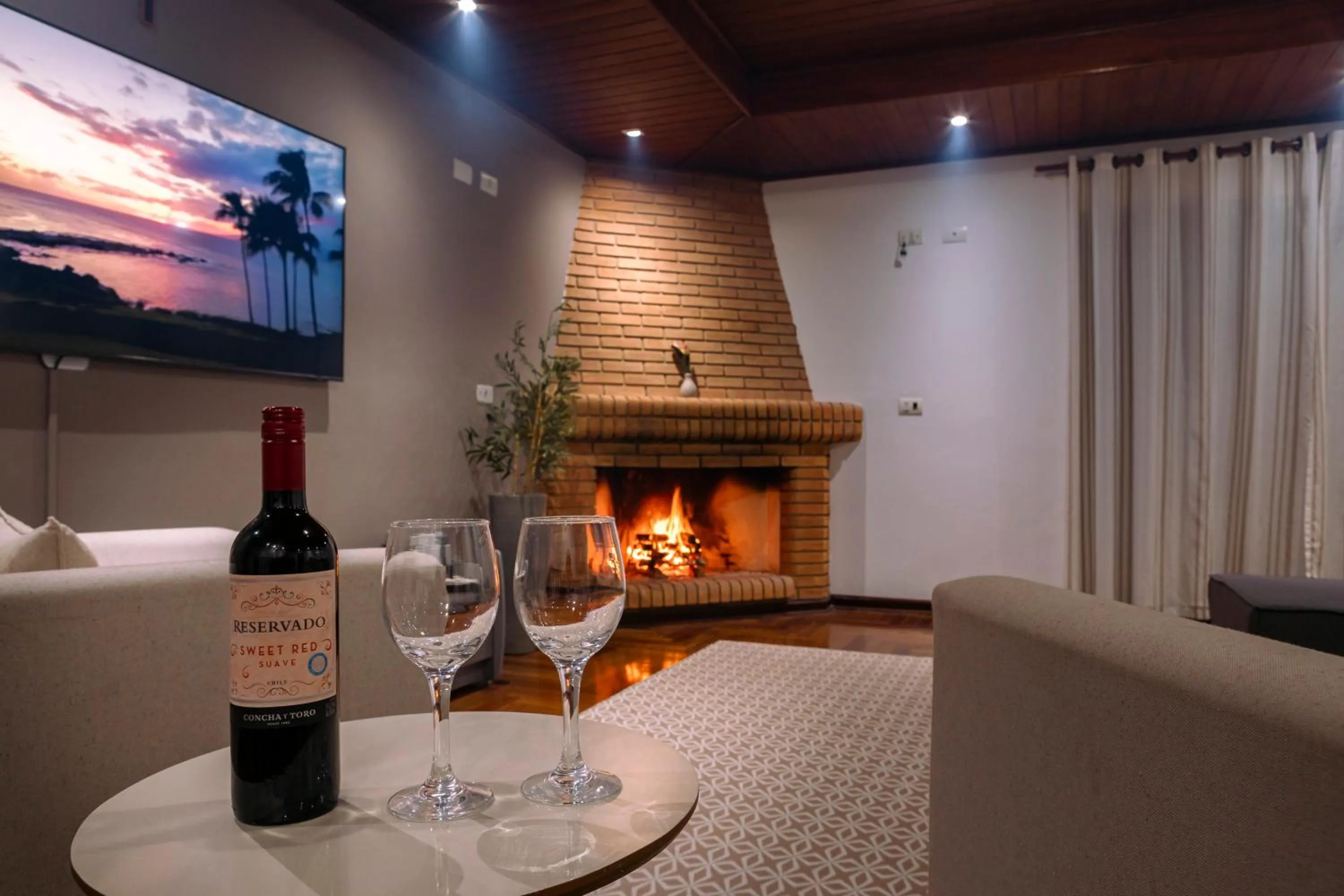 Communal lounge/ TV room in Pousada Portal da Serra