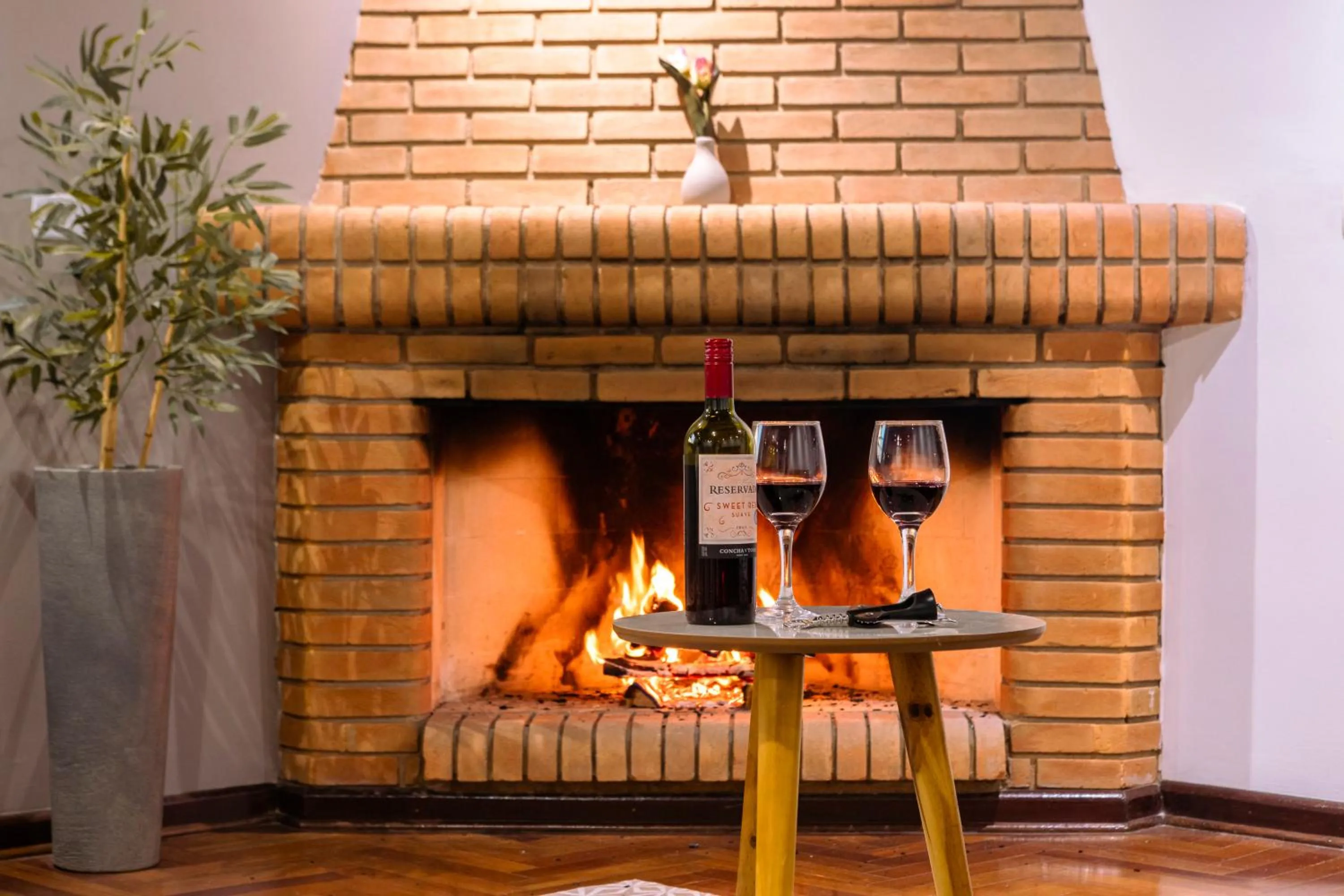 Communal lounge/ TV room in Pousada Portal da Serra