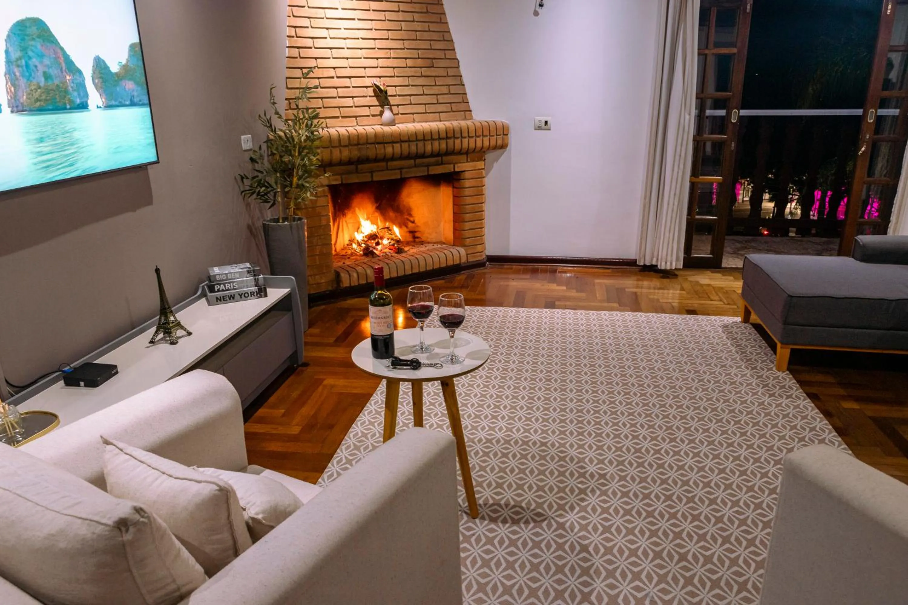 Communal lounge/ TV room in Pousada Portal da Serra