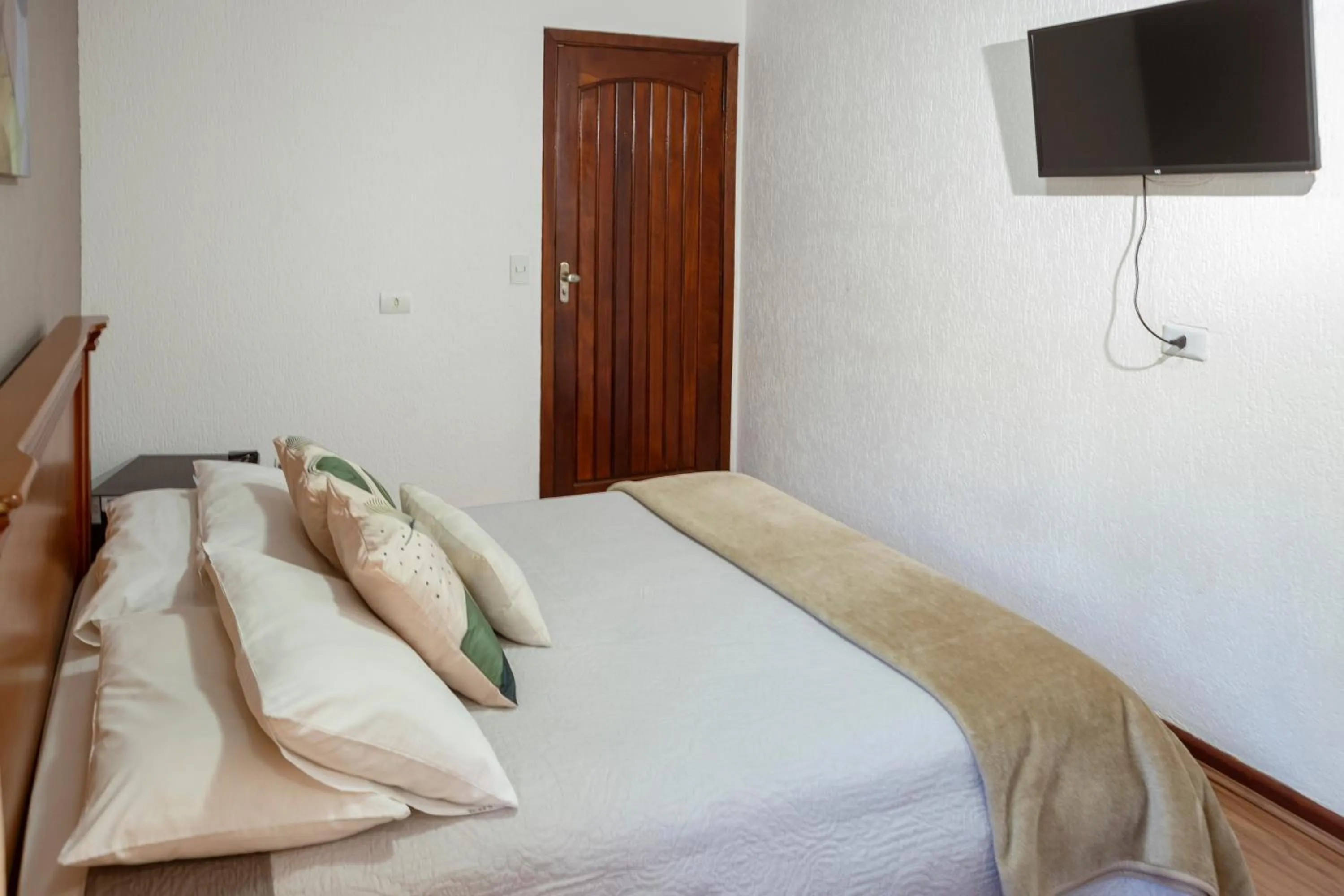 Photo of the whole room, Bed in Pousada Portal da Serra