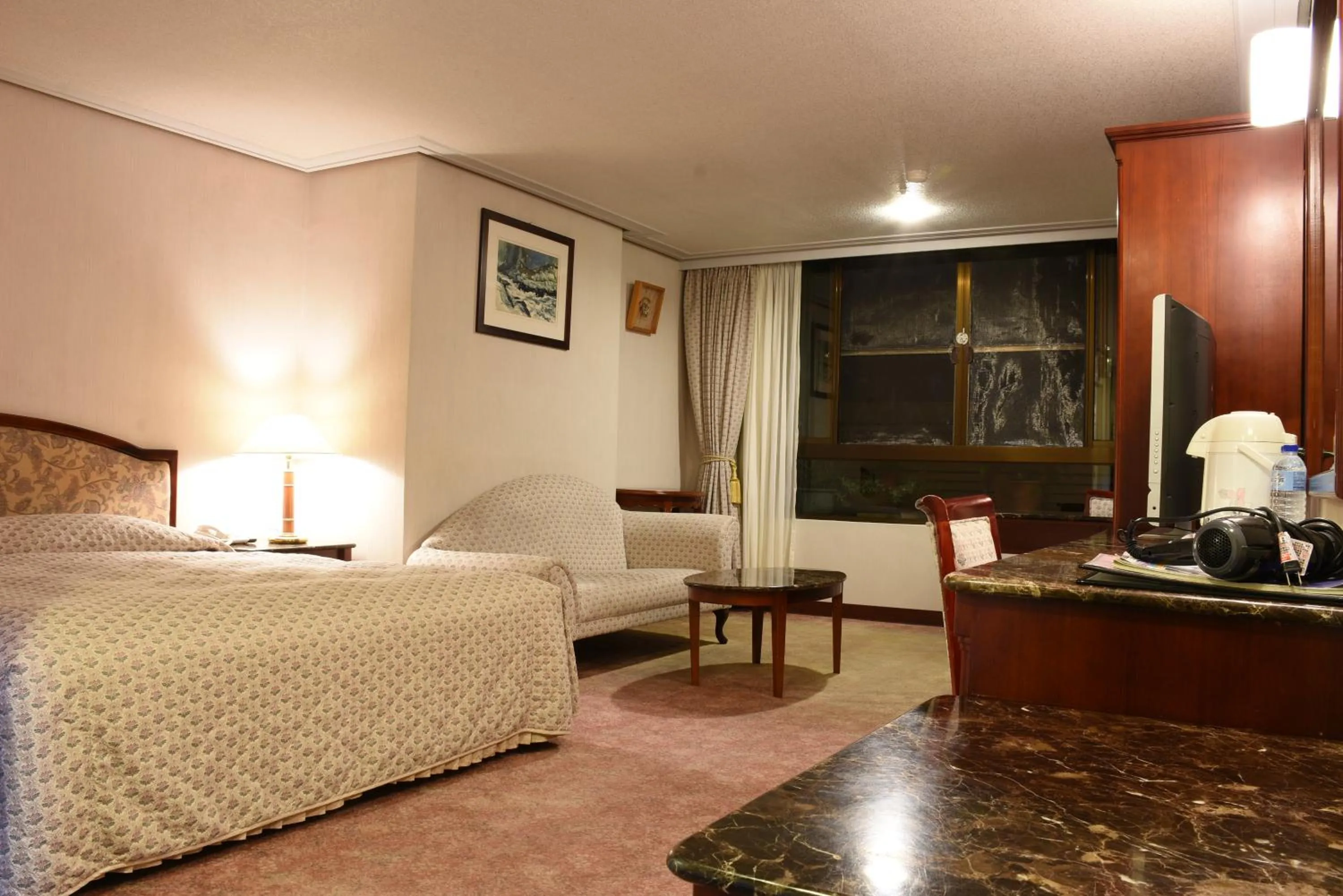 bunk bed in Honey Moon Hotel