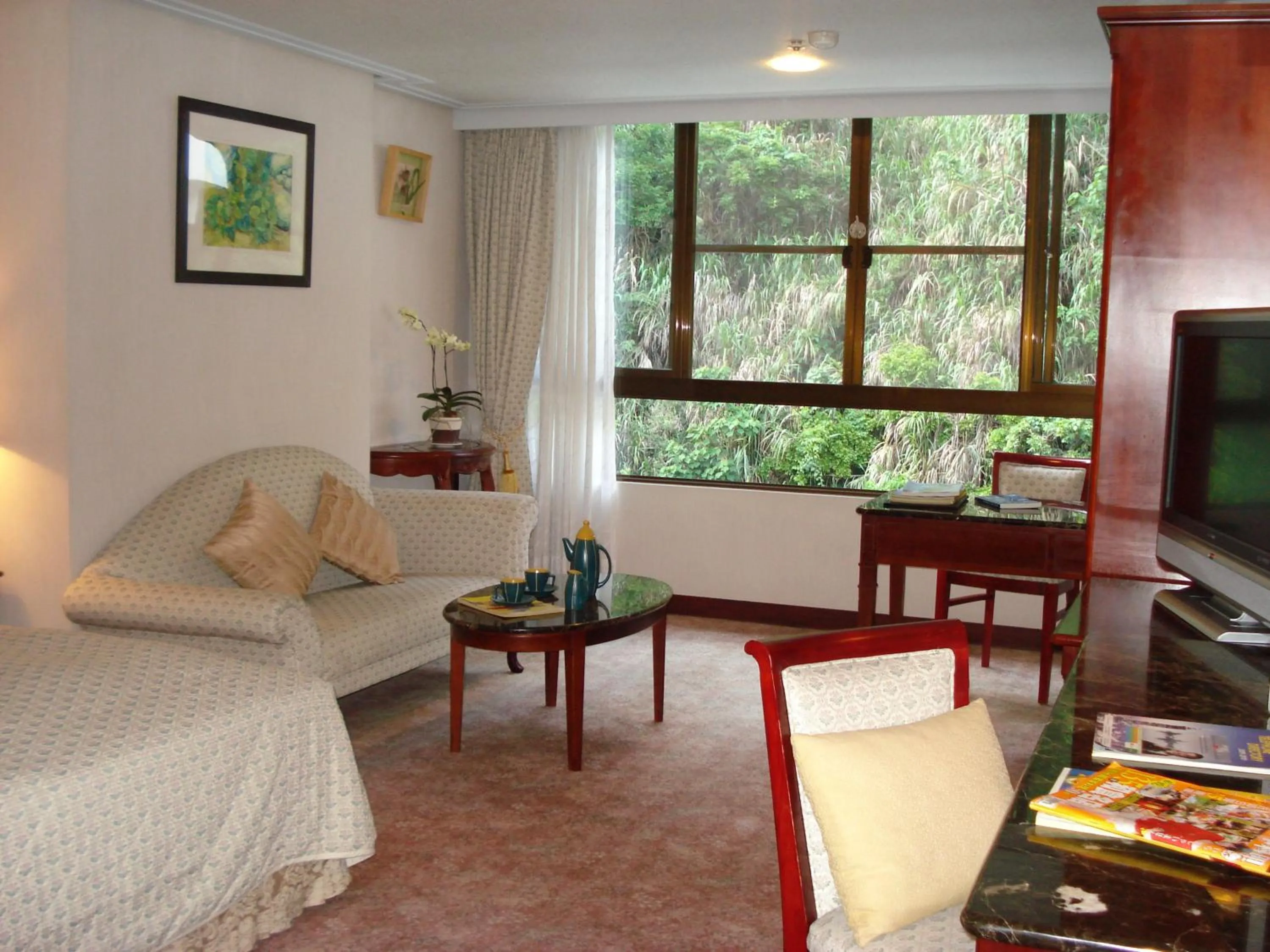 TV and multimedia in Honey Moon Hotel