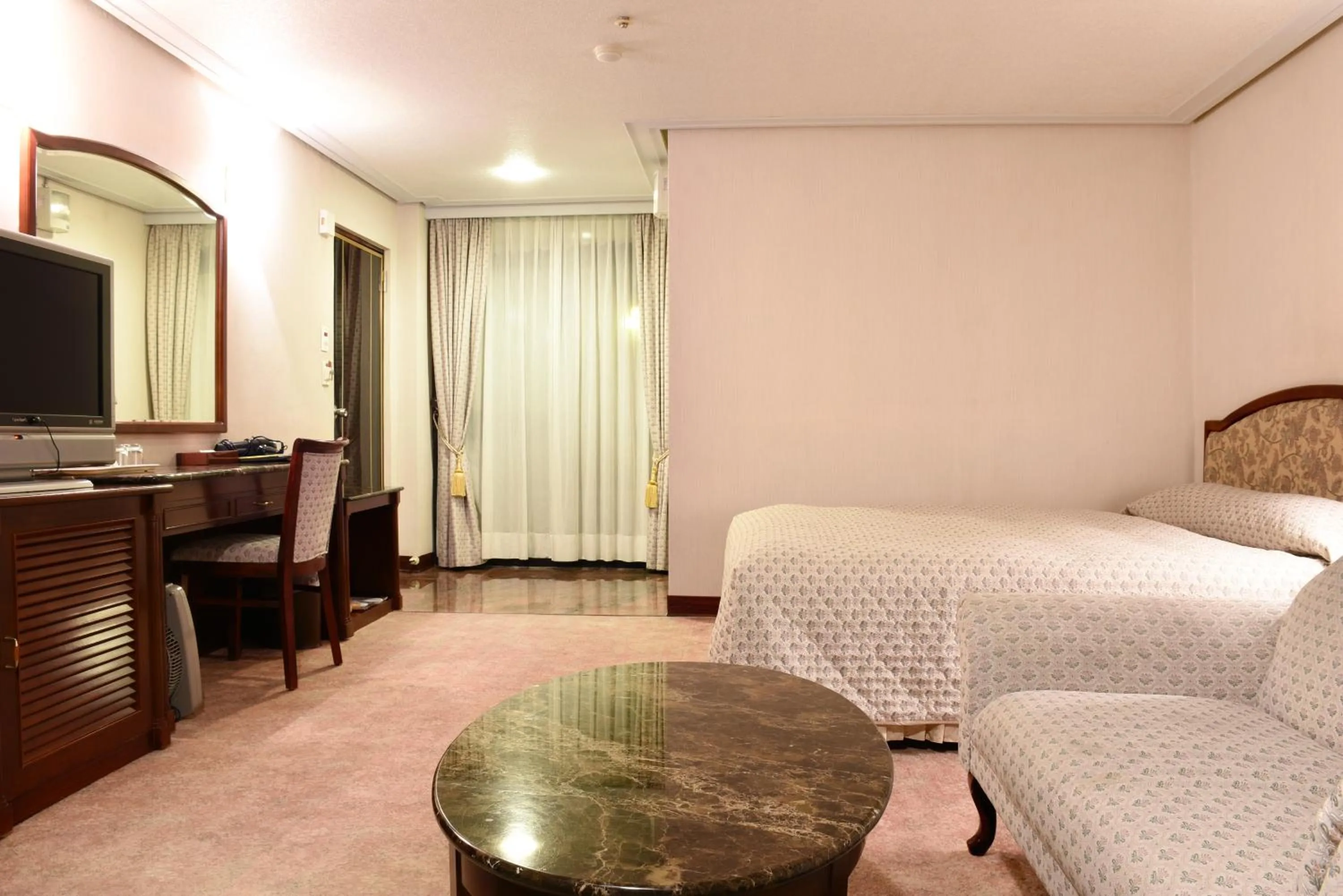 bunk bed in Honey Moon Hotel