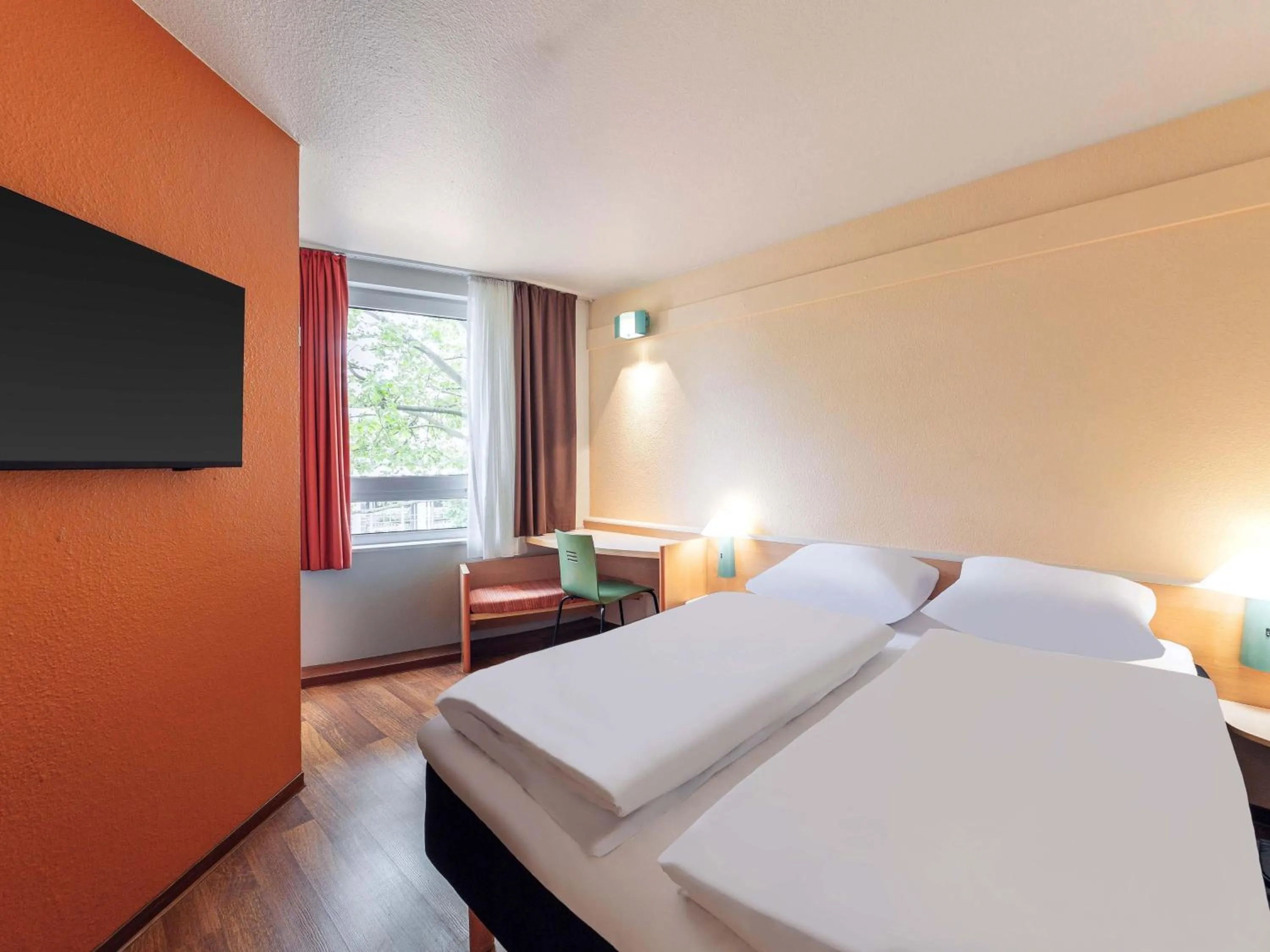 Photo of the whole room, Bed in B&B Hotel Essen-Hbf