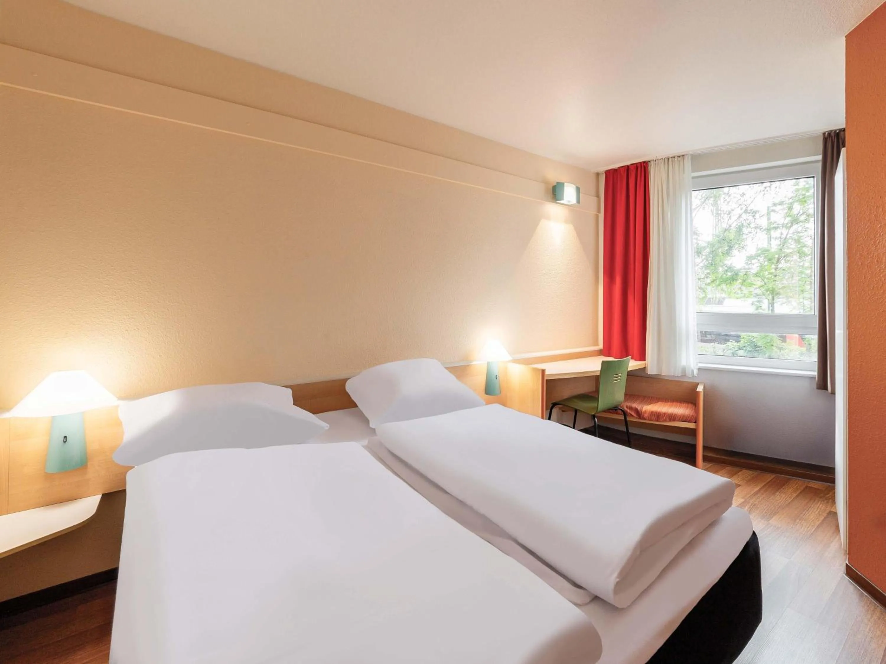 Photo of the whole room, Bed in B&B Hotel Essen-Hbf
