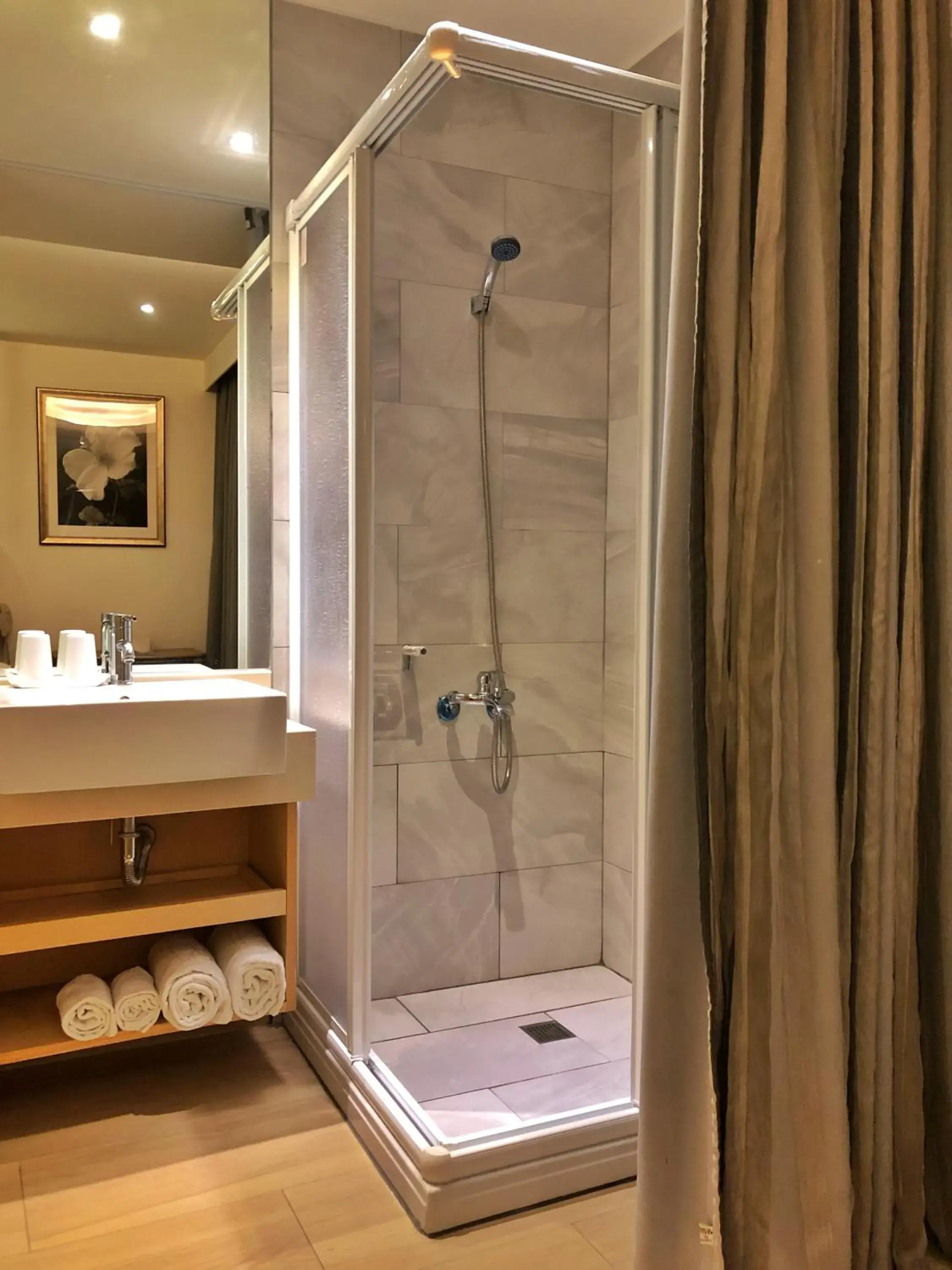 Bathroom in Crystal Inn Sun Moon Lake Bathroom in Crystal Inn Sun Moon Lake