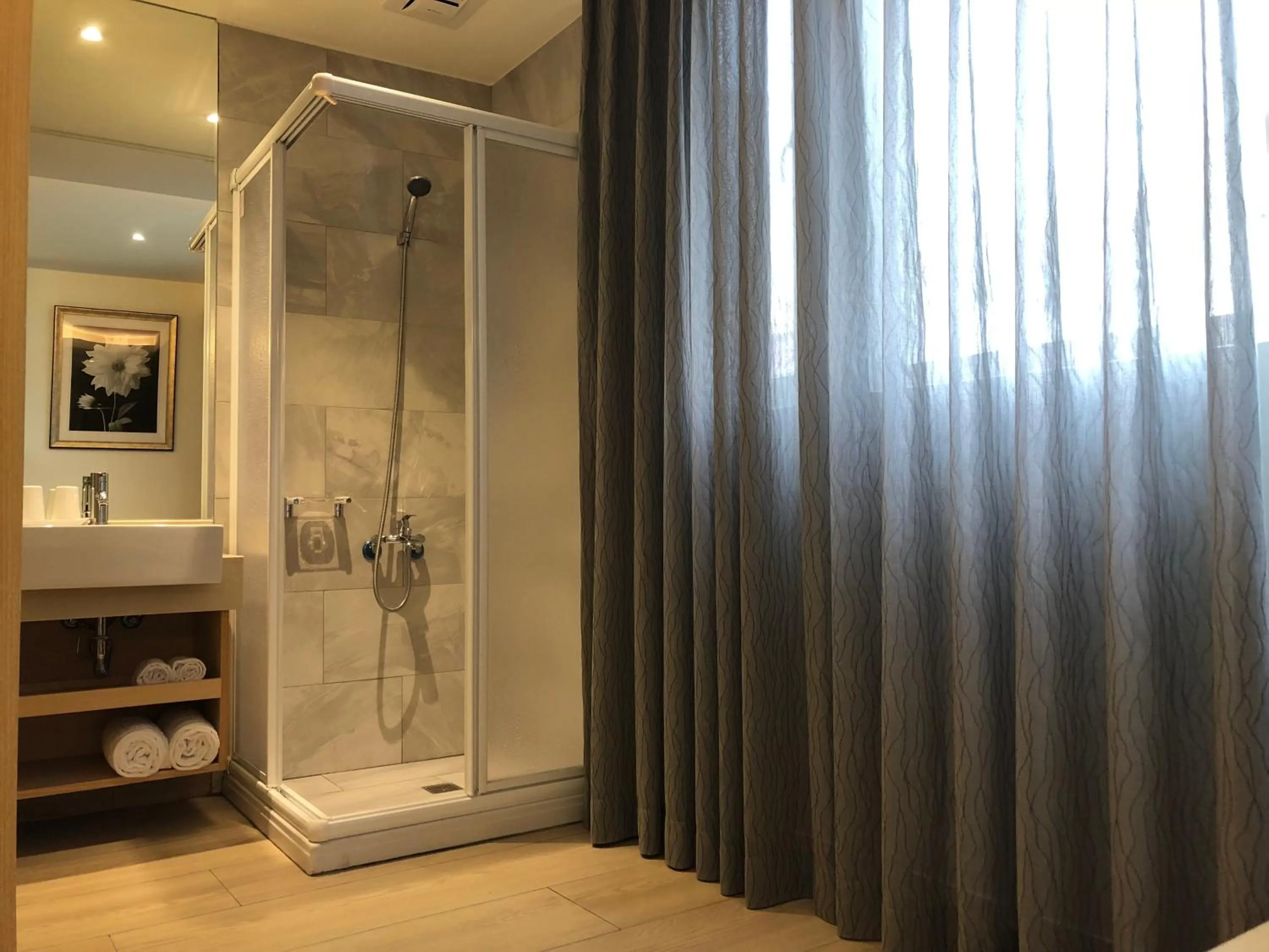 Shower in Crystal Inn Sun Moon Lake