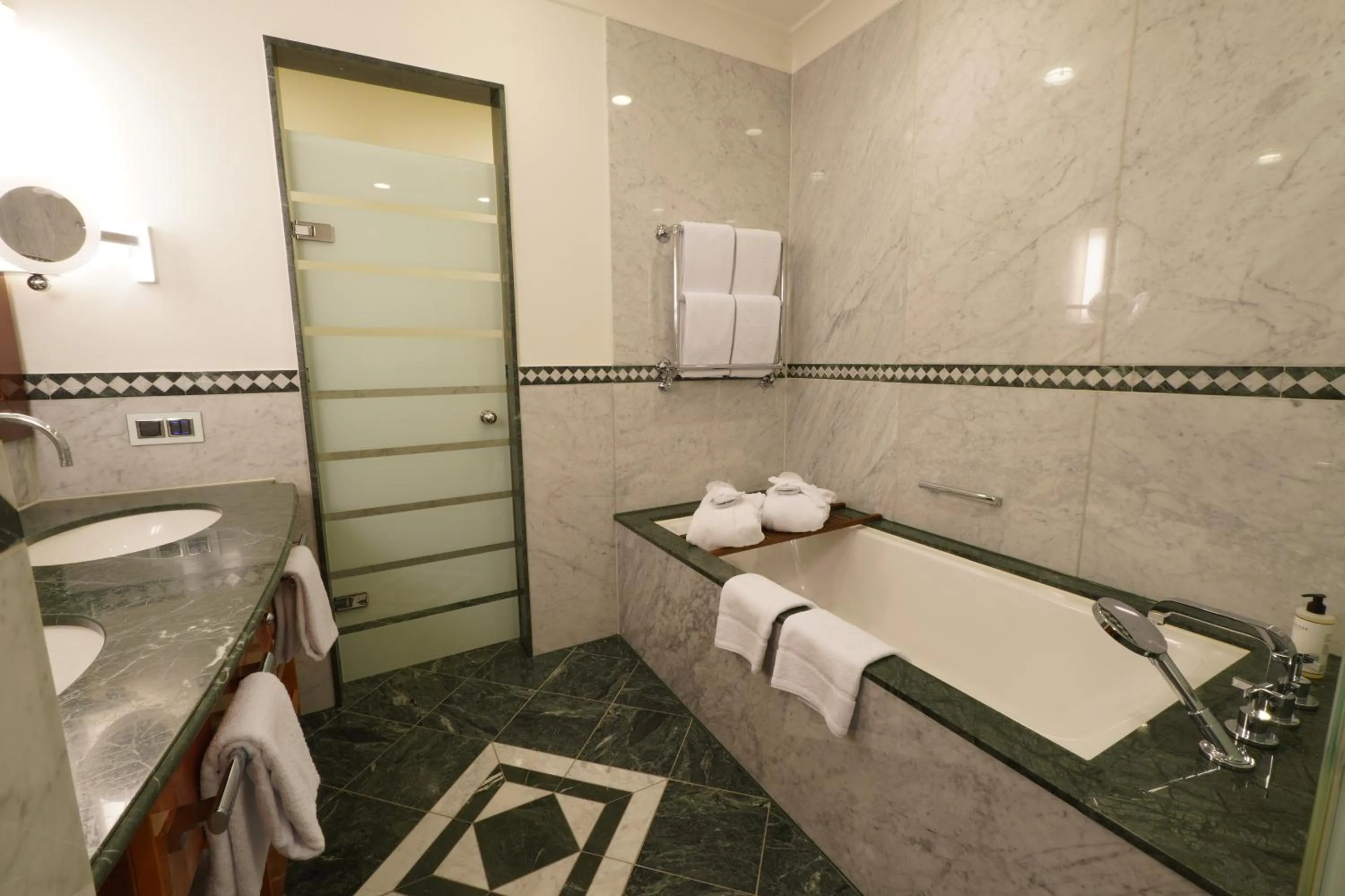 Bathroom in Lumière Boutiquehotel im Fürstenhof Leipzig