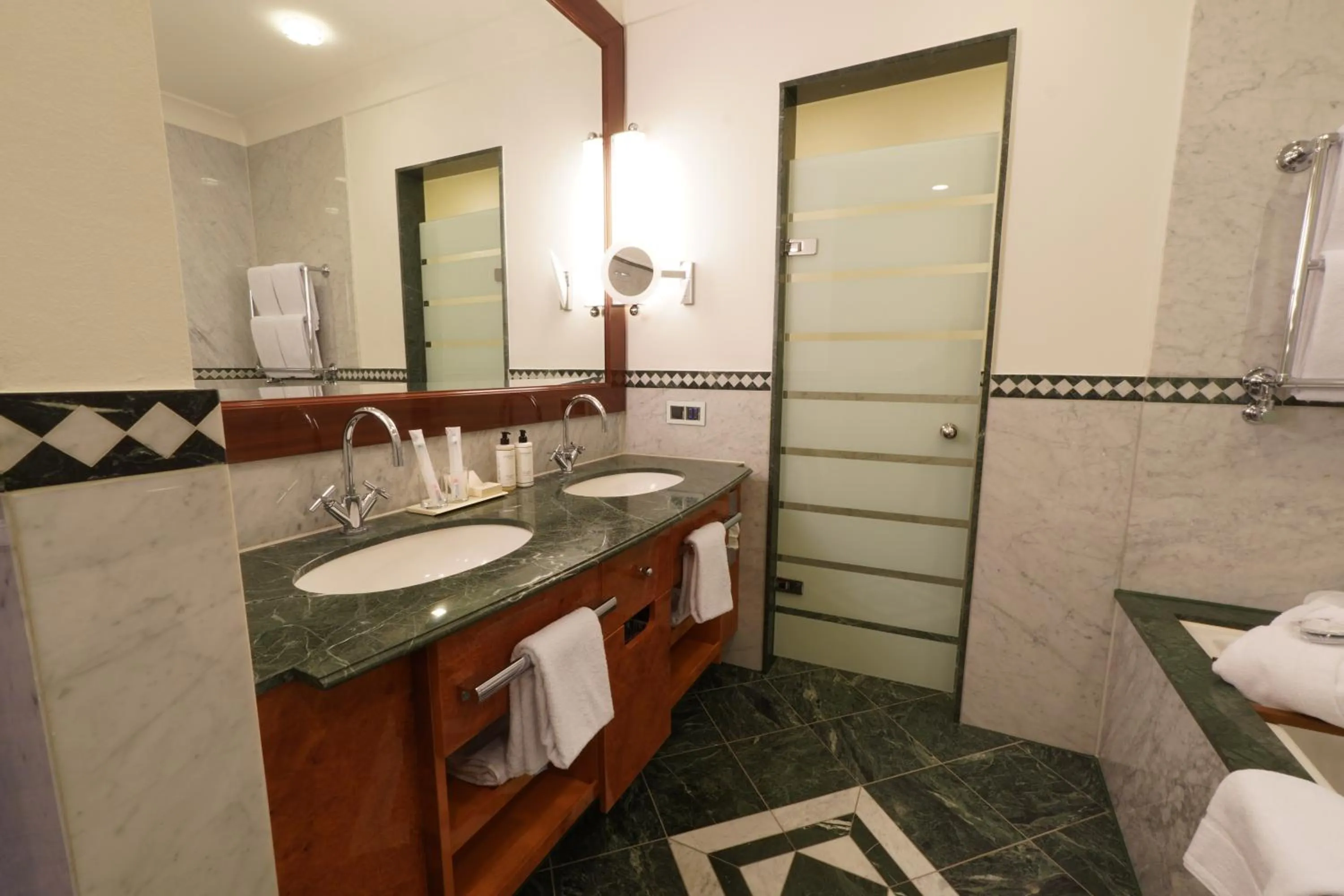 Bathroom in Lumière Boutiquehotel im Fürstenhof Leipzig