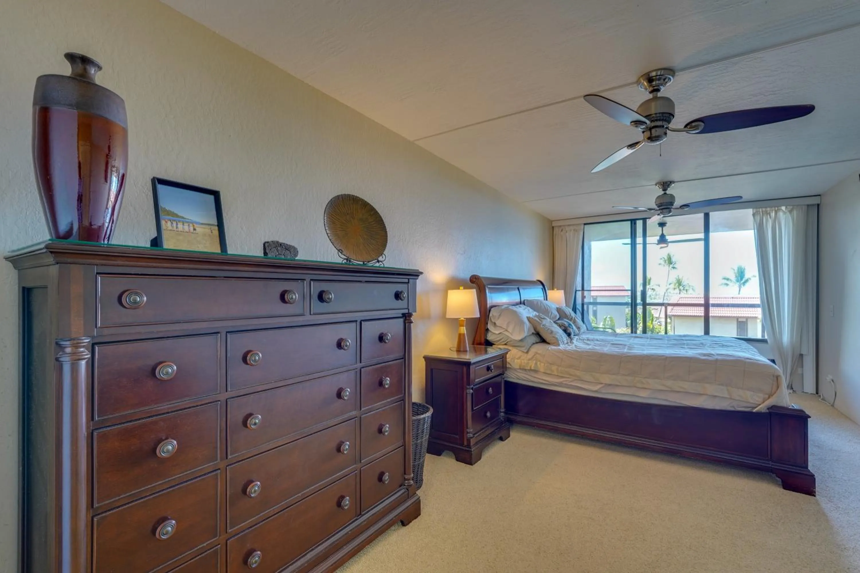 Bed in Kona Pacific Top Floor Retreat Ocean View and Pool!