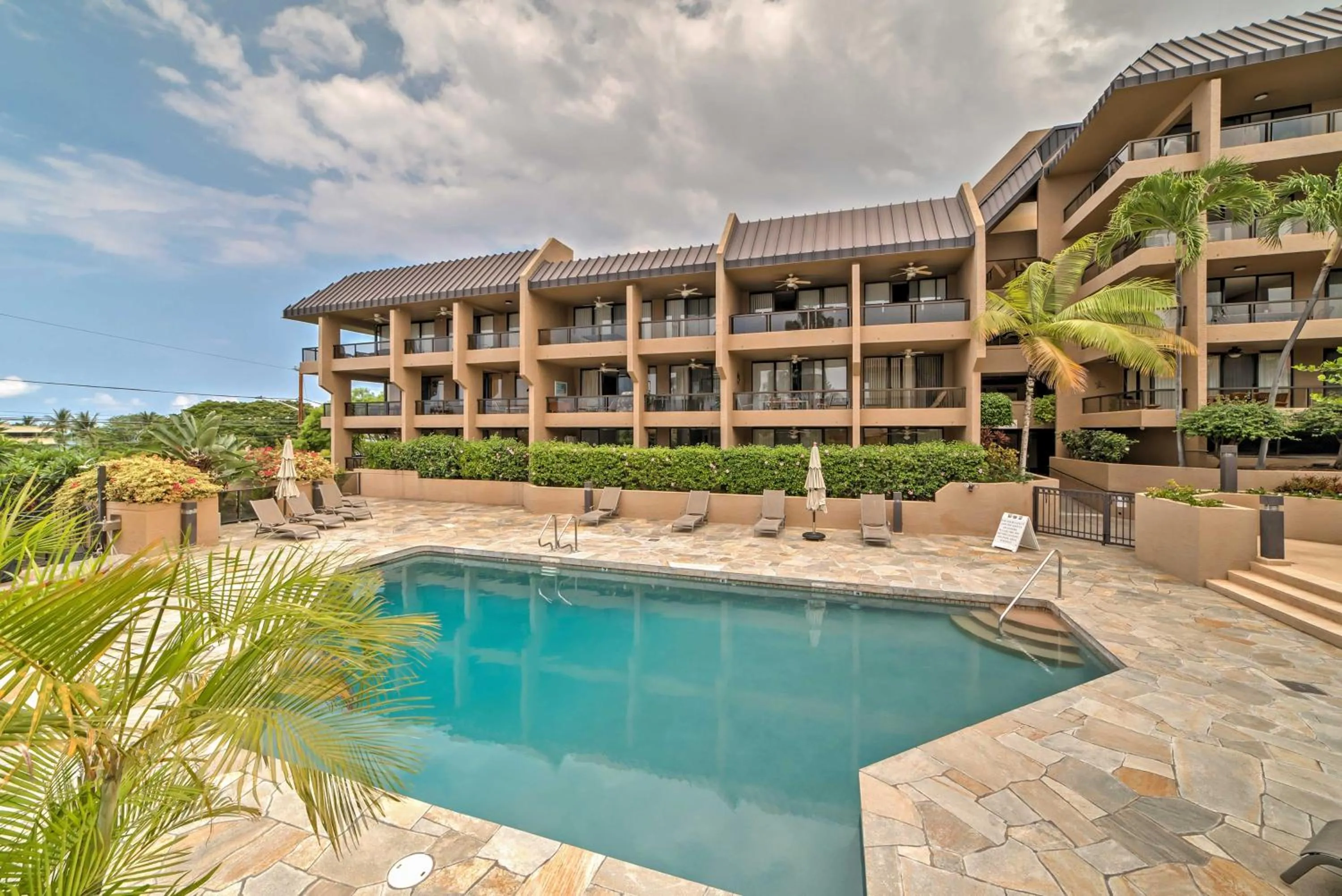 Kona Pacific Top Floor Retreat Ocean View and Pool!