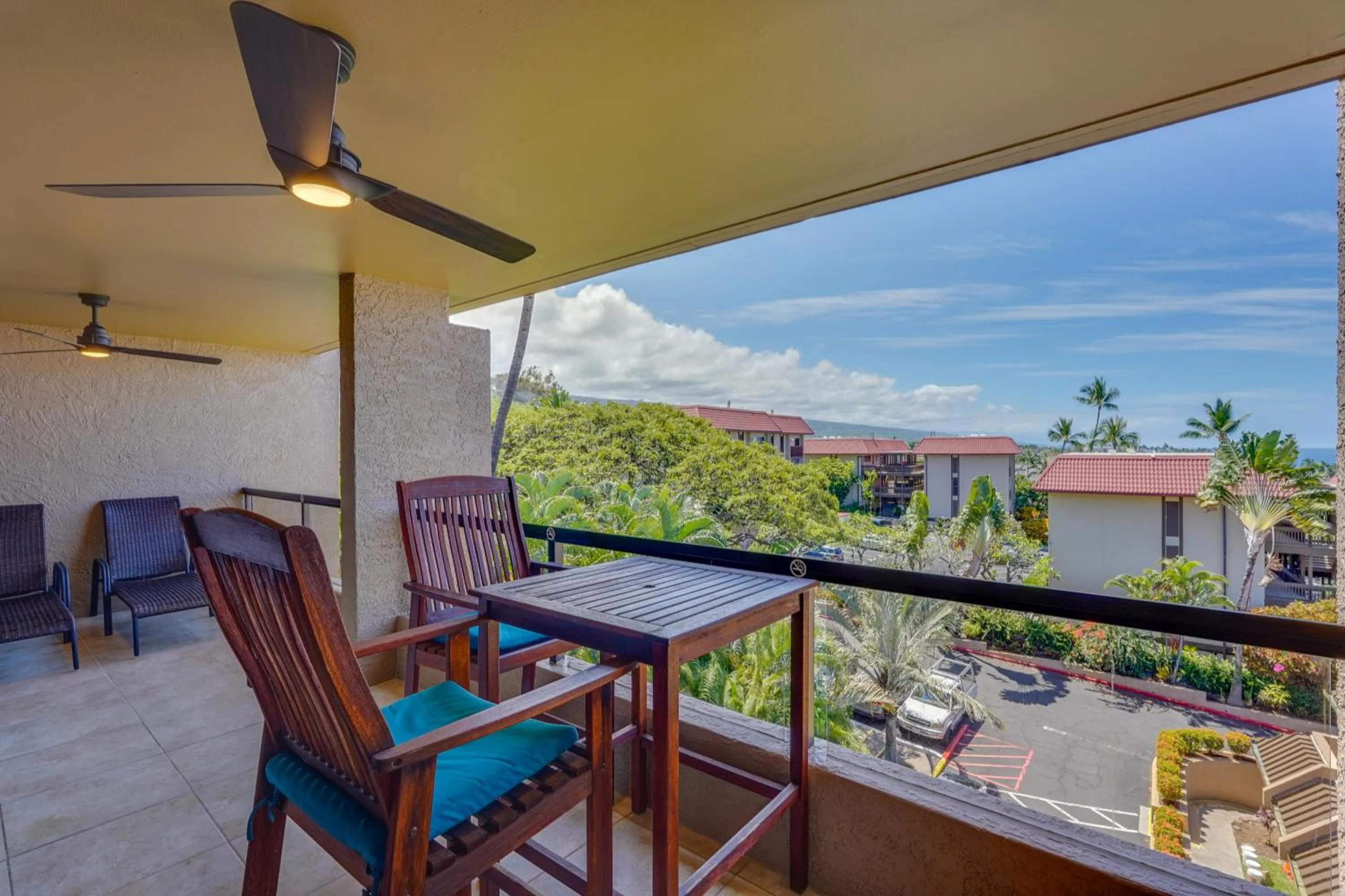 Kona Pacific Top Floor Retreat Ocean View and Pool!