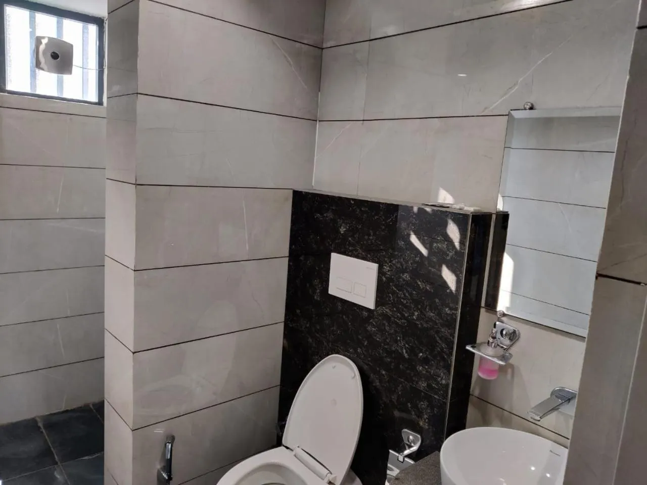 Toilet in Hotel Hamilton