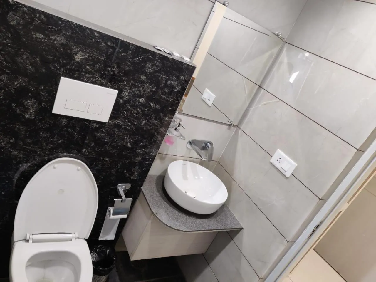 Toilet in Hotel Hamilton