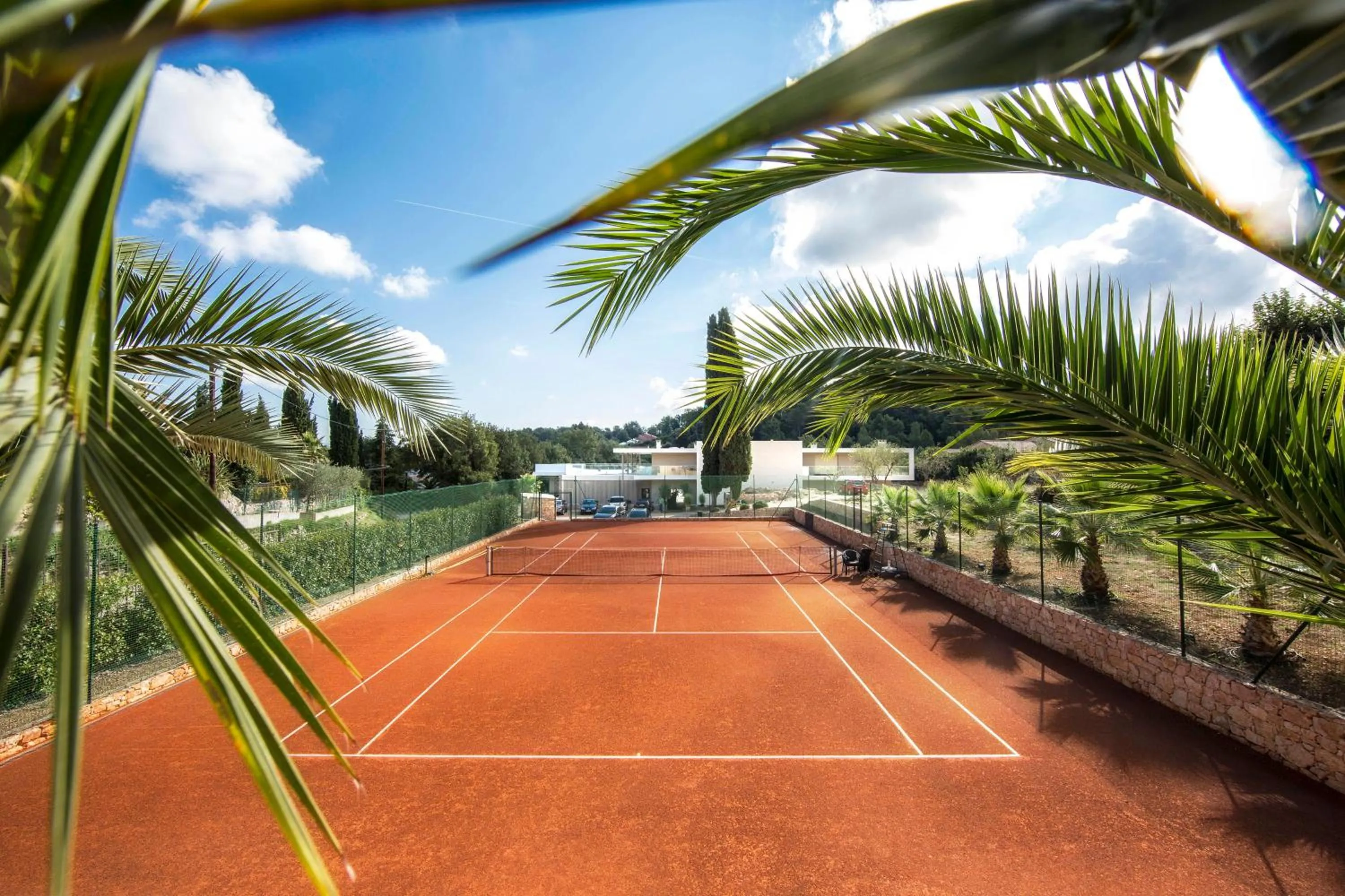 Tennis court in Seventeen Hotel
