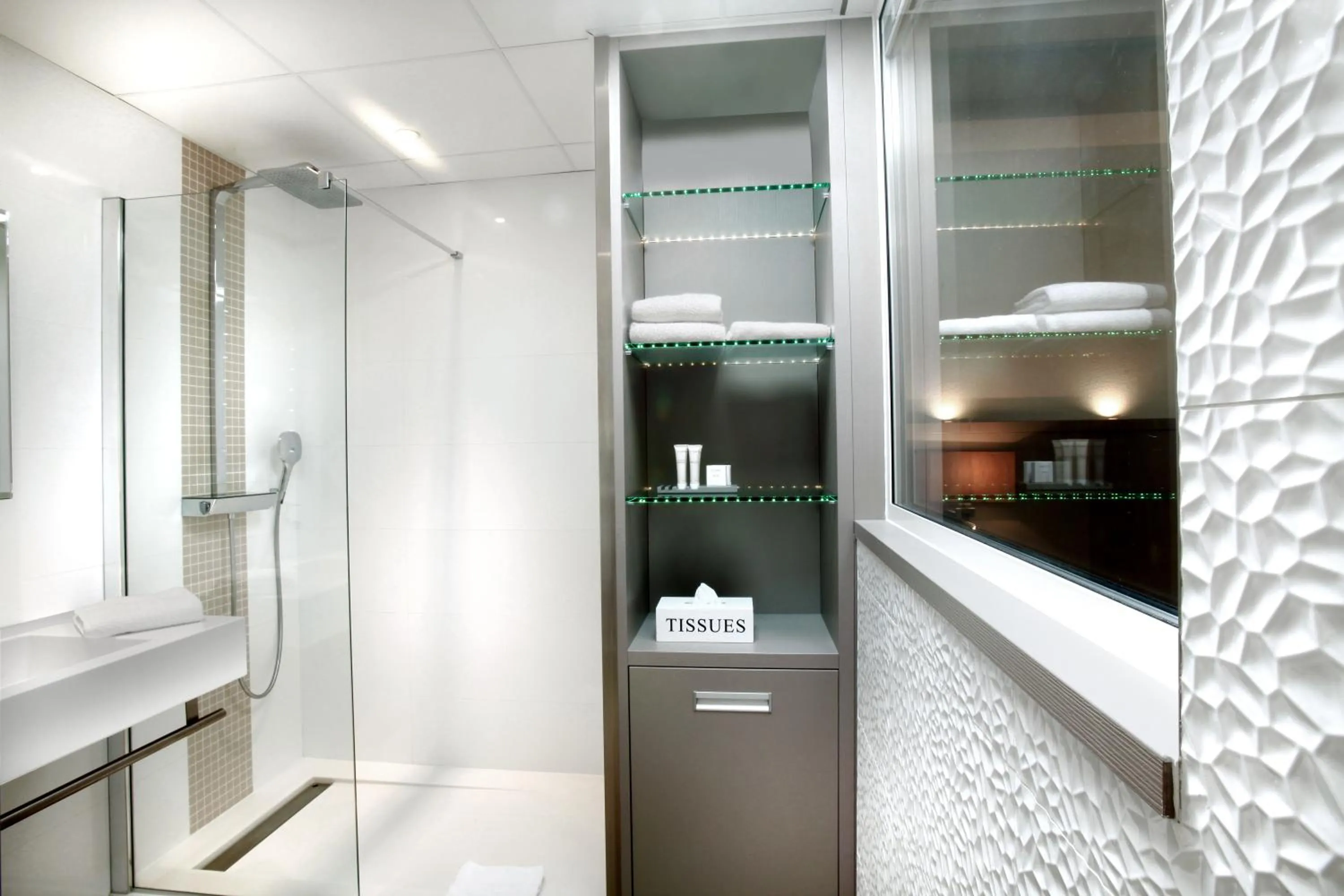 Shower in Seventeen Hotel