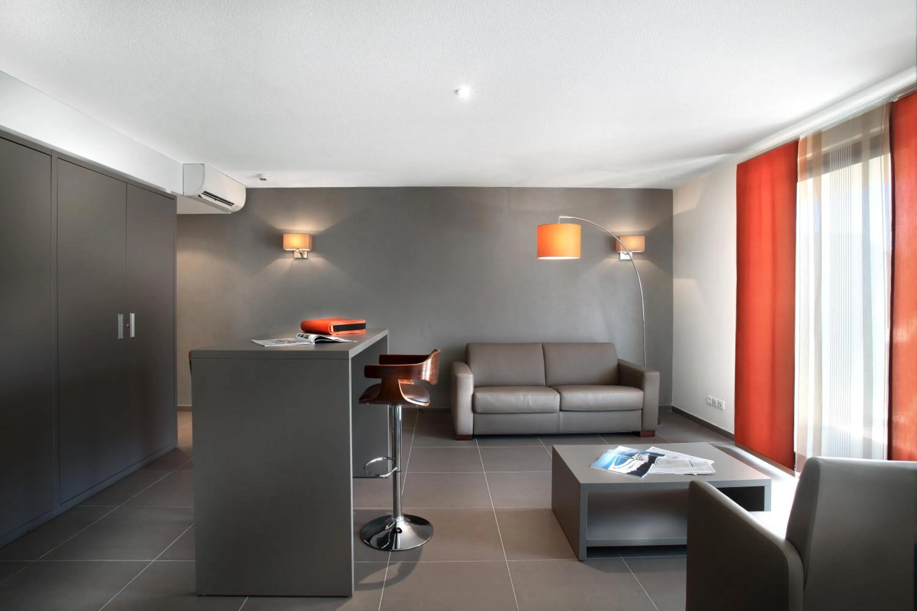 Kitchen or kitchenette in Seventeen Hotel