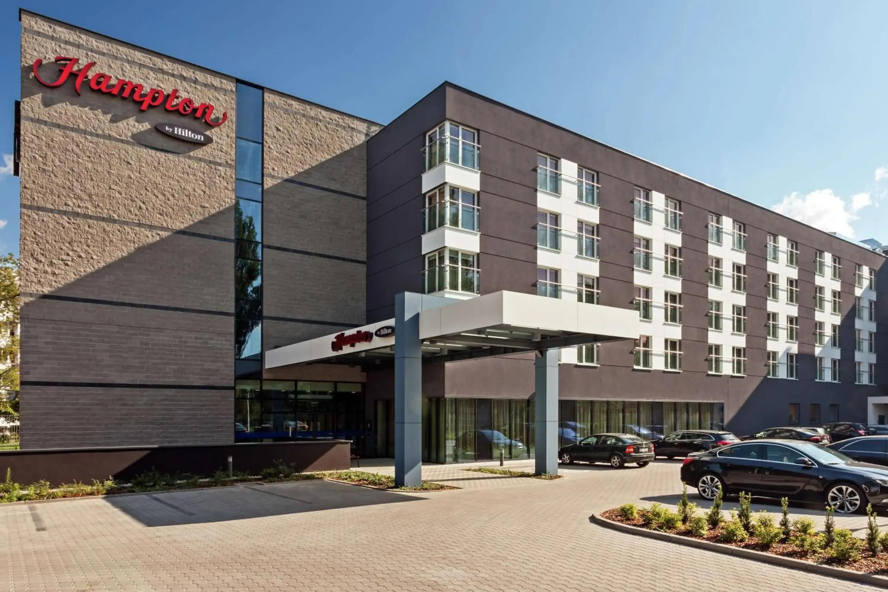 Property building in Hampton by Hilton Warsaw Airport Property building in Hampton by Hilton Warsaw Airport